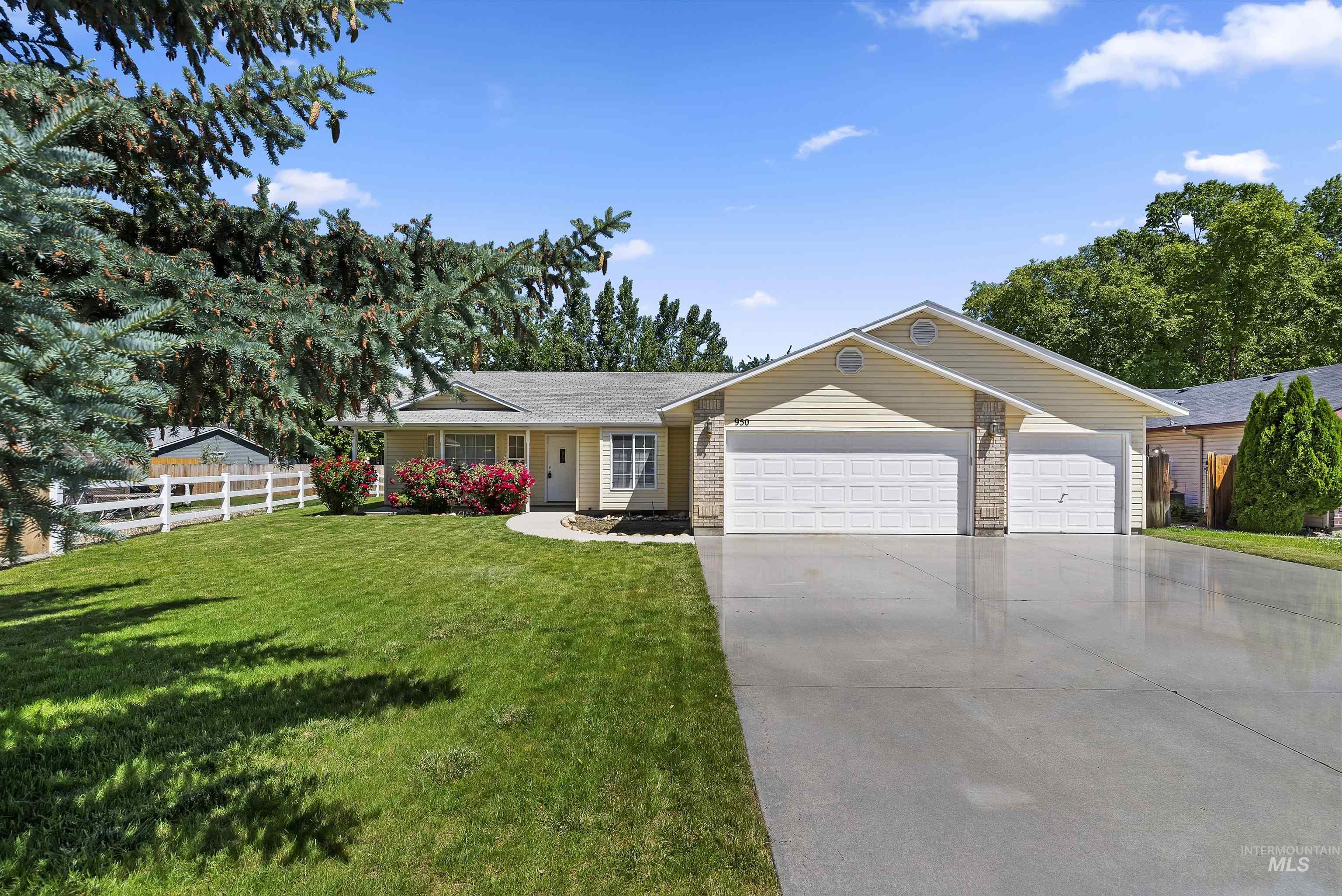 950 E Cembra Street, Eagle, Idaho 83616, 3 Bedrooms, 2 Bathrooms, Residential For Sale, Price $449,900,MLS 98848513