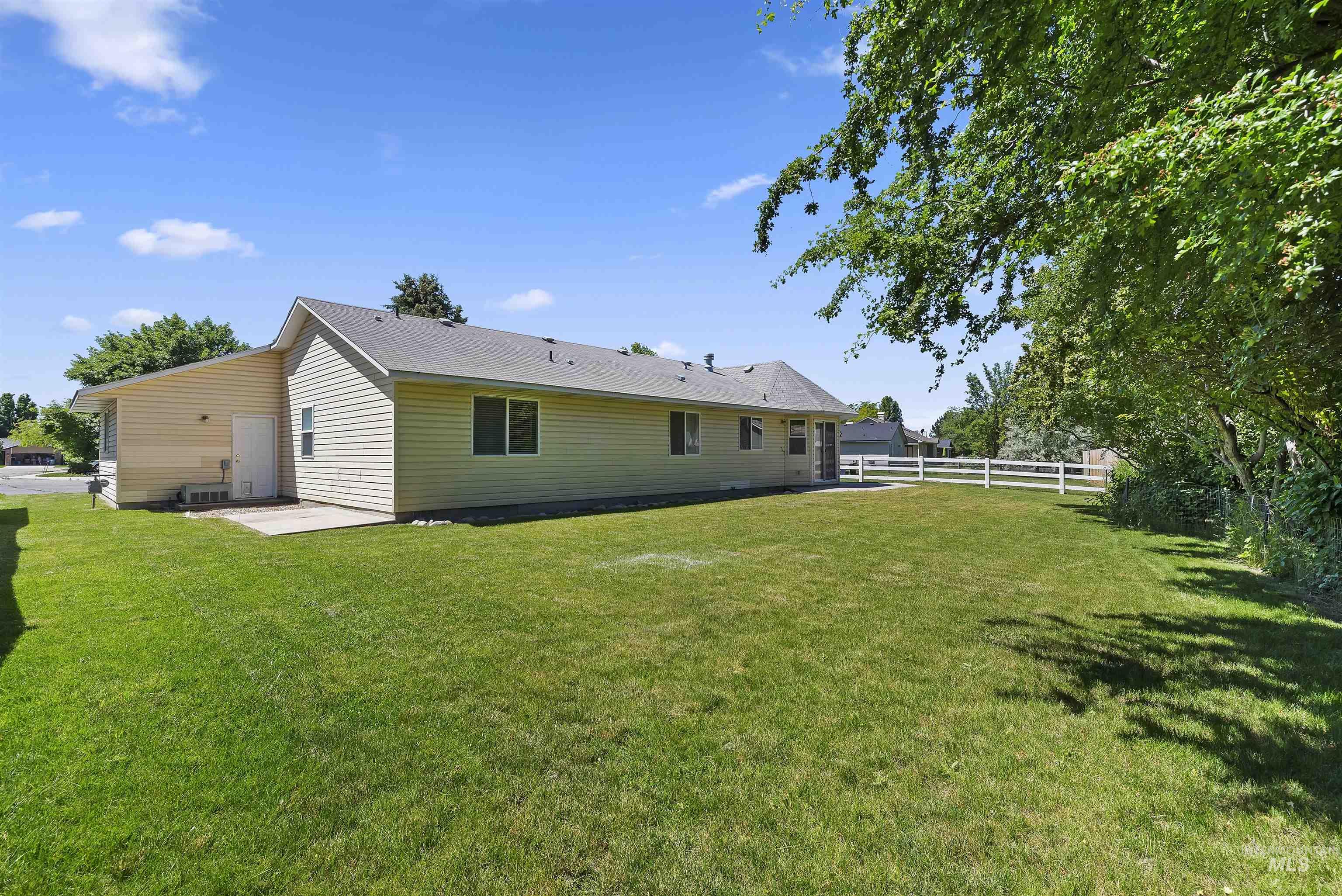 950 E Cembra Street, Eagle, Idaho 83616, 3 Bedrooms, 2 Bathrooms, Residential For Sale, Price $449,900,MLS 98848513