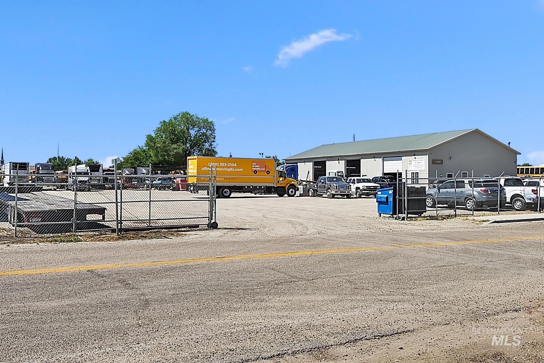 Very versatile NAMPA Industrial / Commercial Property!