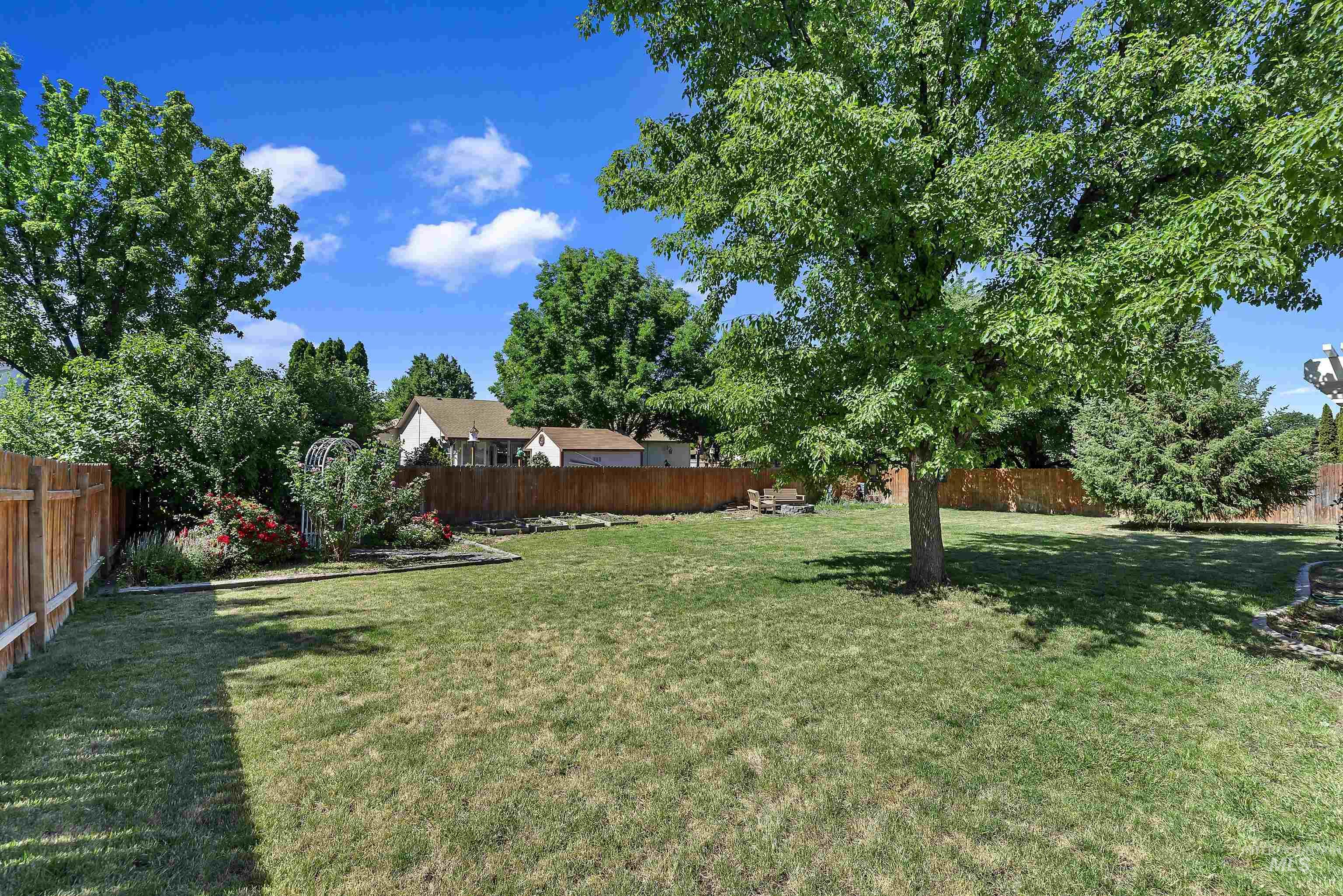 2015 E Three Bars Dr., Meridian, Idaho 83642-4521, 3 Bedrooms, 2 Bathrooms, Residential For Sale, Price $450,000,MLS 98849226