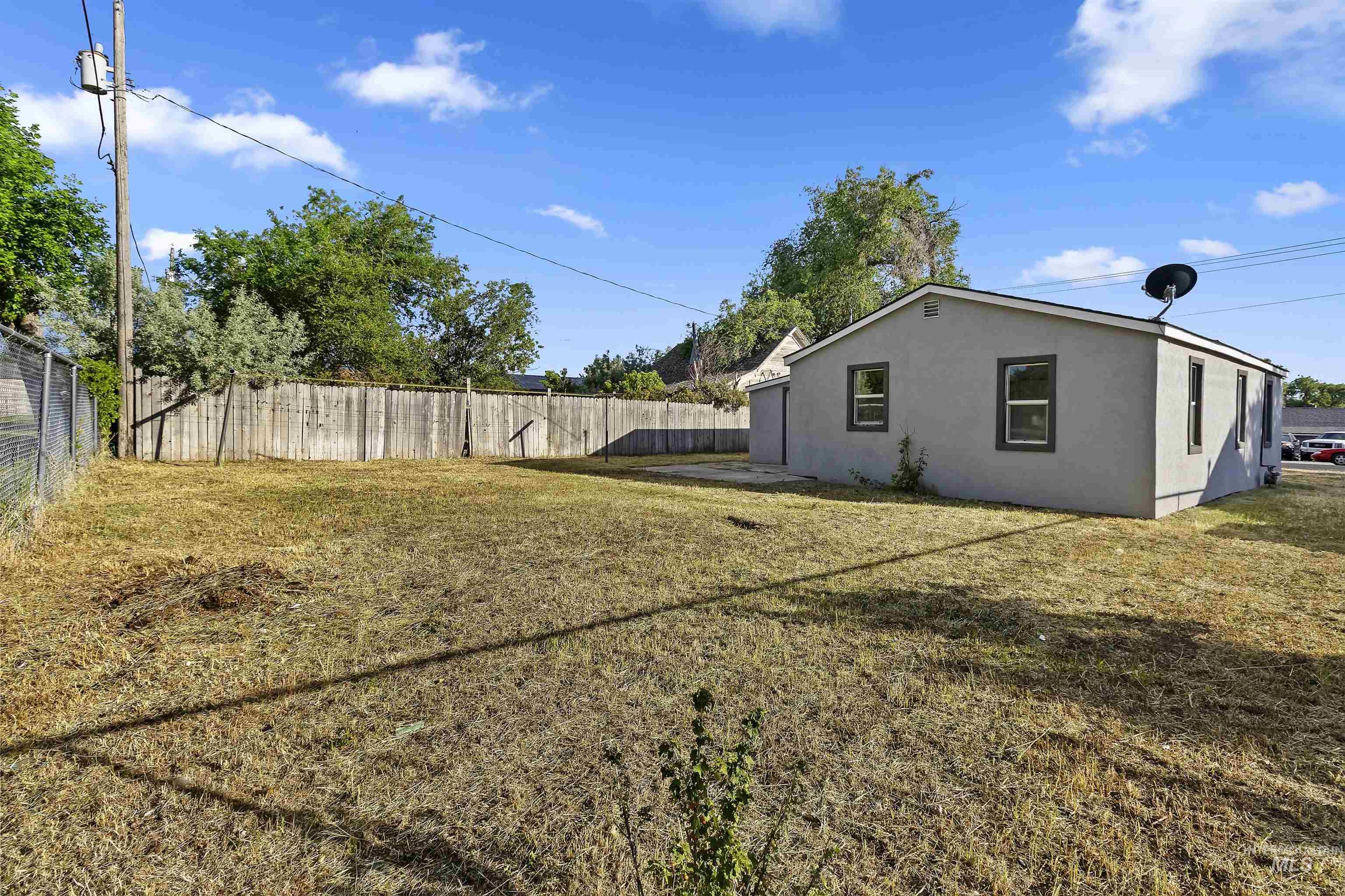 118 6th St S, Buhl, Idaho 83316, 3 Bedrooms, 2 Bathrooms, Residential For Sale, Price $239,000,MLS 98849305
