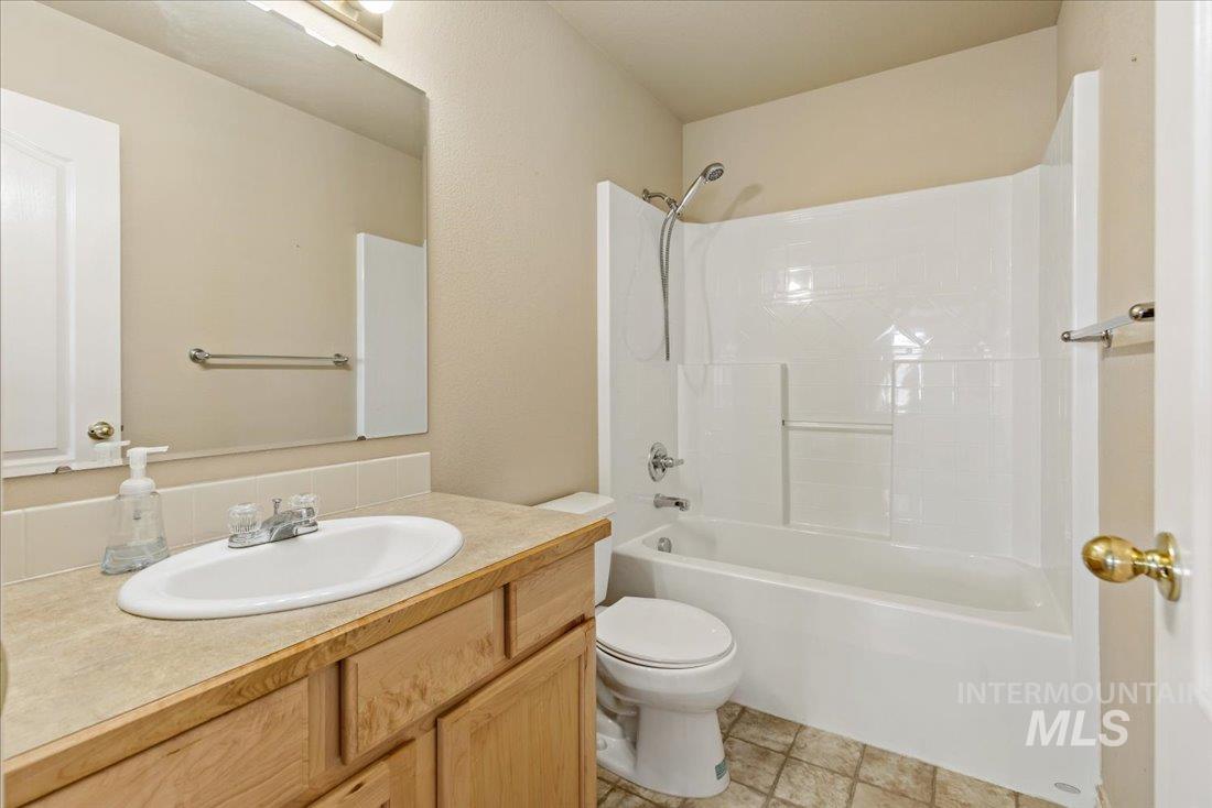 1131 S Spoonbill Ave, Meridian, Idaho 83642, 3 Bedrooms, 2 Bathrooms, Residential For Sale, Price $400,000,MLS 98849497