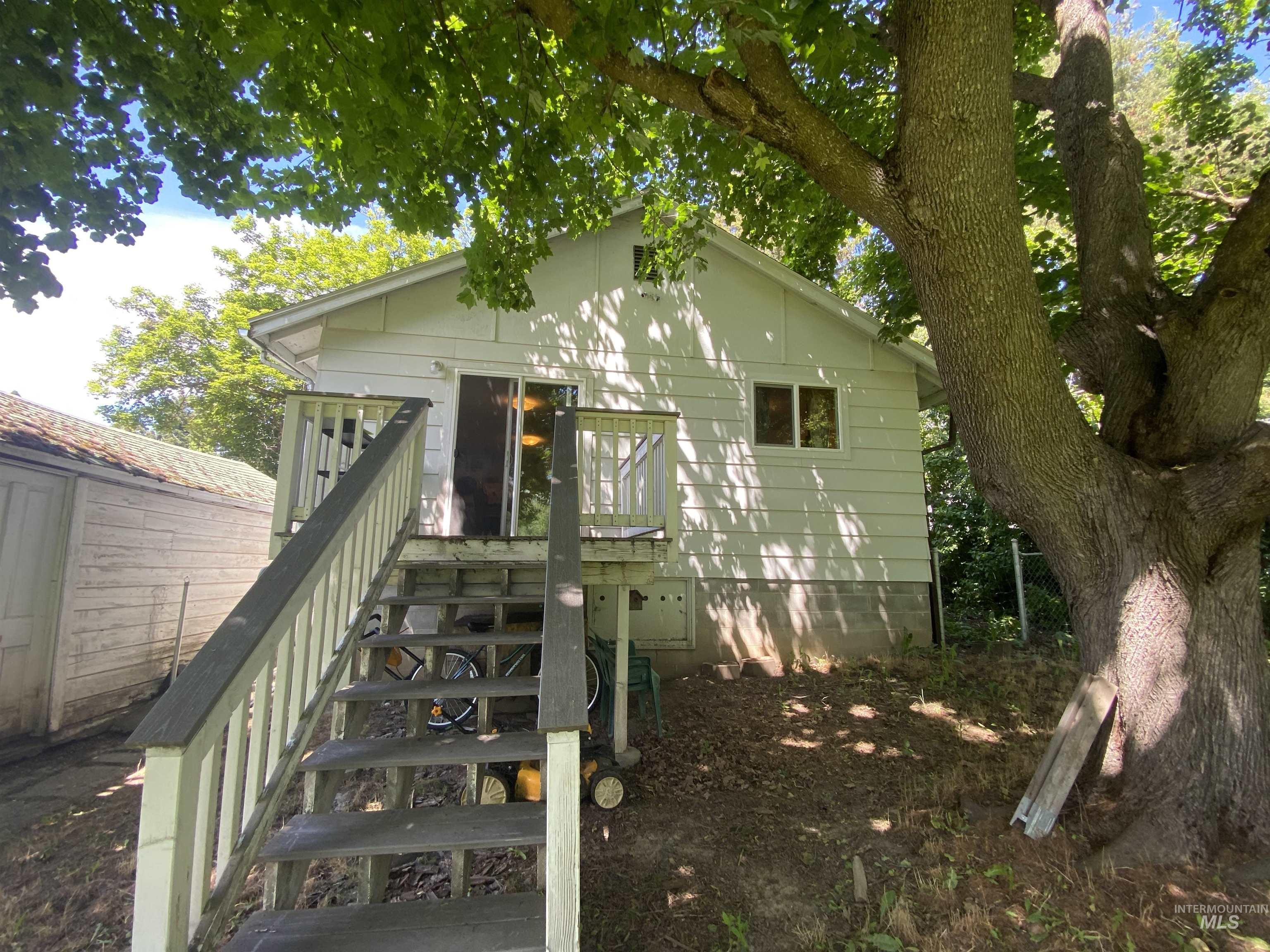 709 Hidden Lane, Moscow, Idaho 83843, 2 Bedrooms, 1 Bathroom, Residential Income For Sale, Price $343,000,MLS 98849863