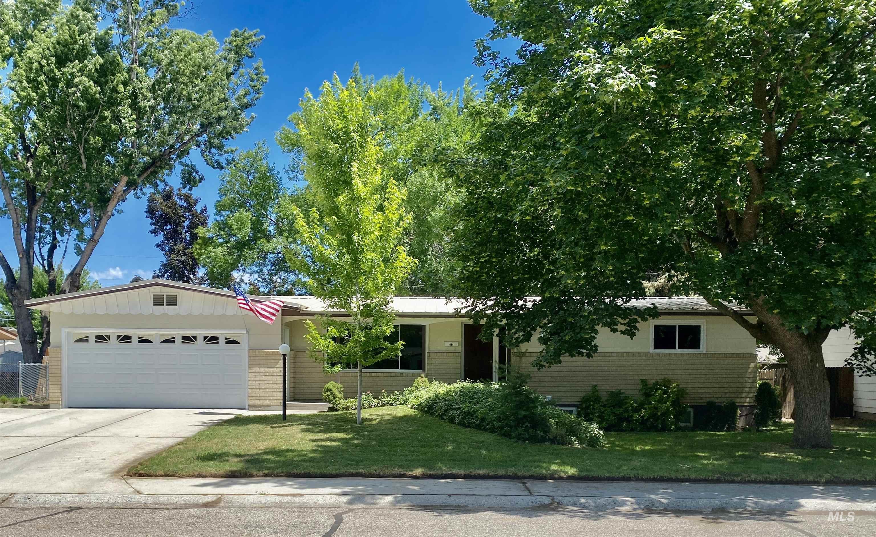 614 S Lawrence Ave, Boise, Idaho 83709, 4 Bedrooms, 3 Bathrooms, Residential For Sale, Price $558,000,MLS 98850032