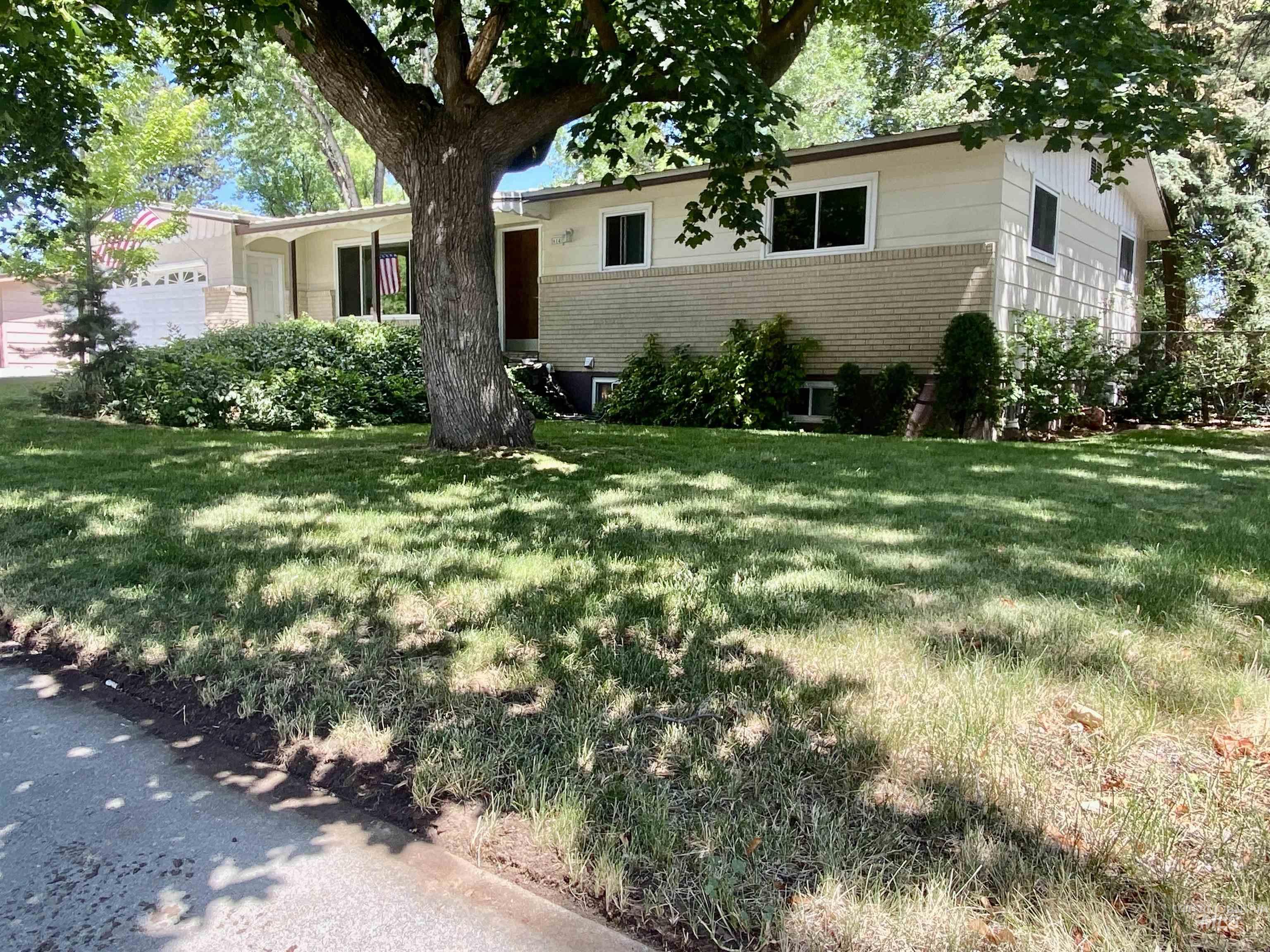 614 S Lawrence Ave, Boise, Idaho 83709, 4 Bedrooms, 3 Bathrooms, Residential For Sale, Price $558,000,MLS 98850032