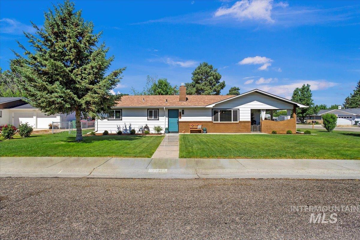 1917 NW 8th St., Meridian, Idaho 83646, 2 Bedrooms, 2 Bathrooms, Residential For Sale, Price $389,900,MLS 98850159