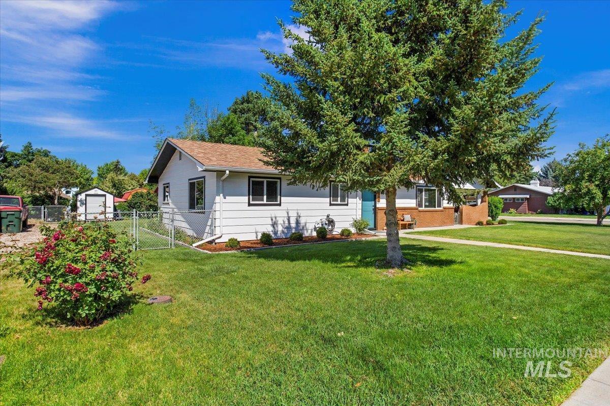 1917 NW 8th St., Meridian, Idaho 83646, 2 Bedrooms, 2 Bathrooms, Residential For Sale, Price $389,900,MLS 98850159