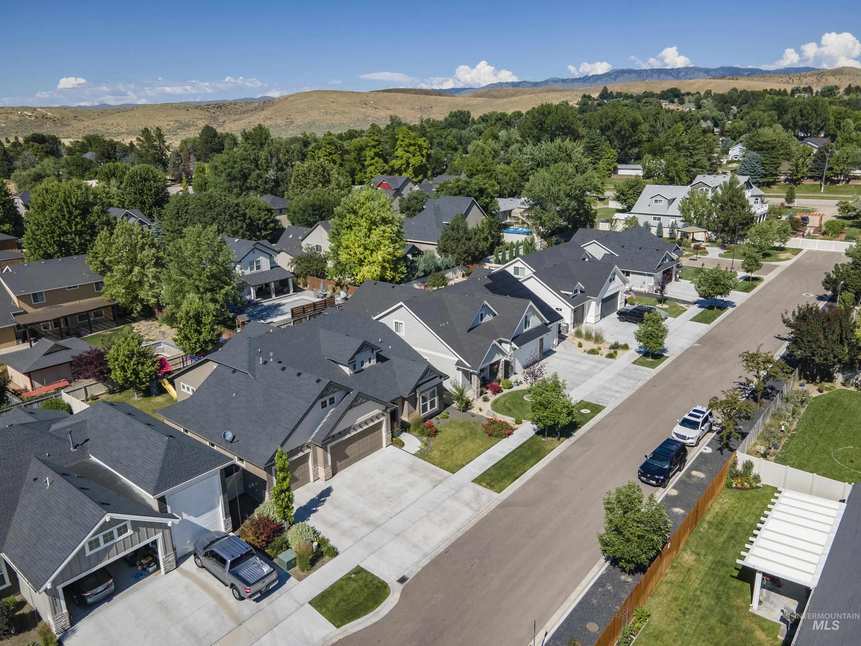 3074 E Shadowbluff Lane, Eagle, Idaho 83616, 5 Bedrooms, 3 Bathrooms, Residential For Sale, Price $749,990,MLS 98850268