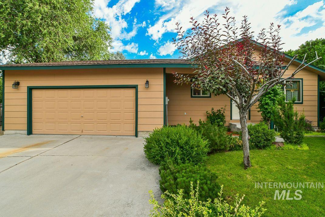 822 Reed, Nampa, Idaho 83651, 2 Bedrooms, 2 Bathrooms, Residential For Sale, Price $319,900,MLS 98850417
