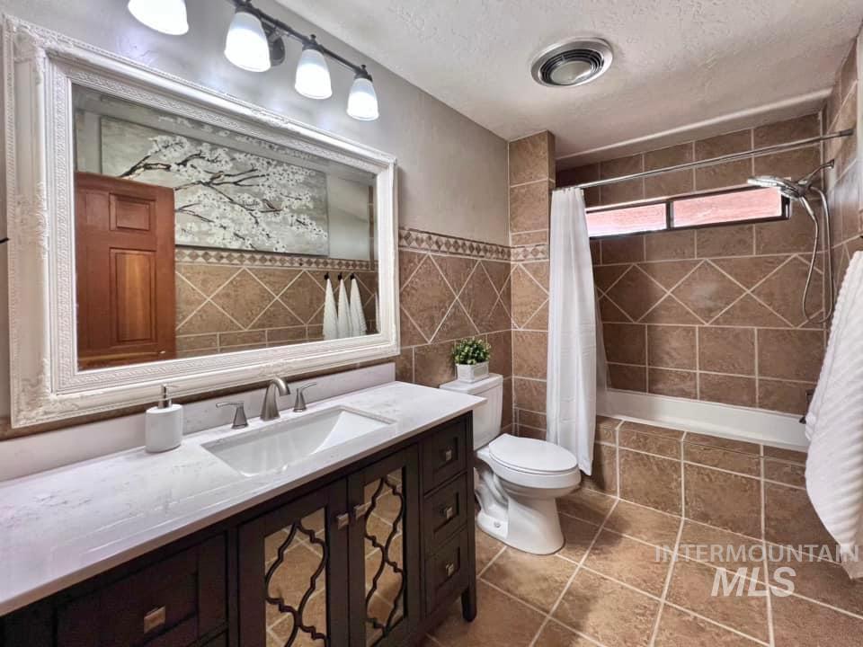 33 N. Pit Lane, Nampa, Idaho 83687, 3 Bedrooms, 2.5 Bathrooms, Residential For Sale, Price $699,000,MLS 98851637