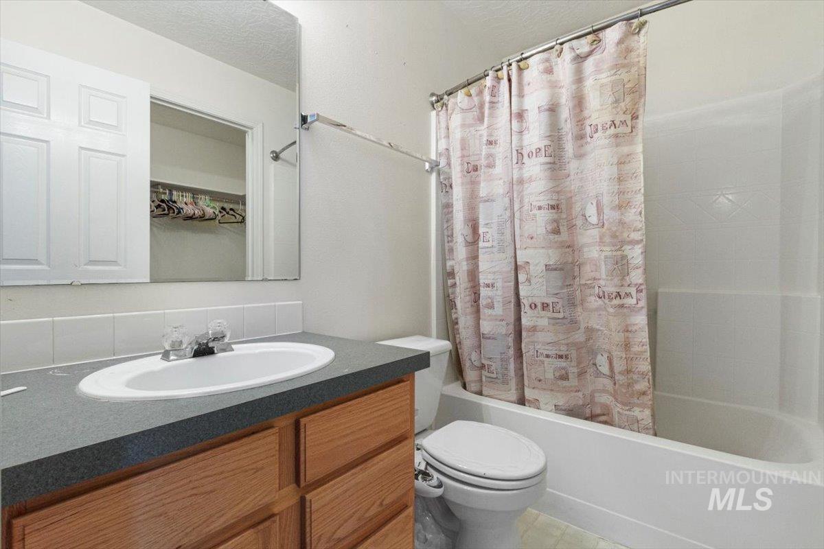 231 N Turtle Dove Way, Nampa, Idaho 83651, 3 Bedrooms, 2.5 Bathrooms, Residential For Sale, Price $384,900,MLS 98851710