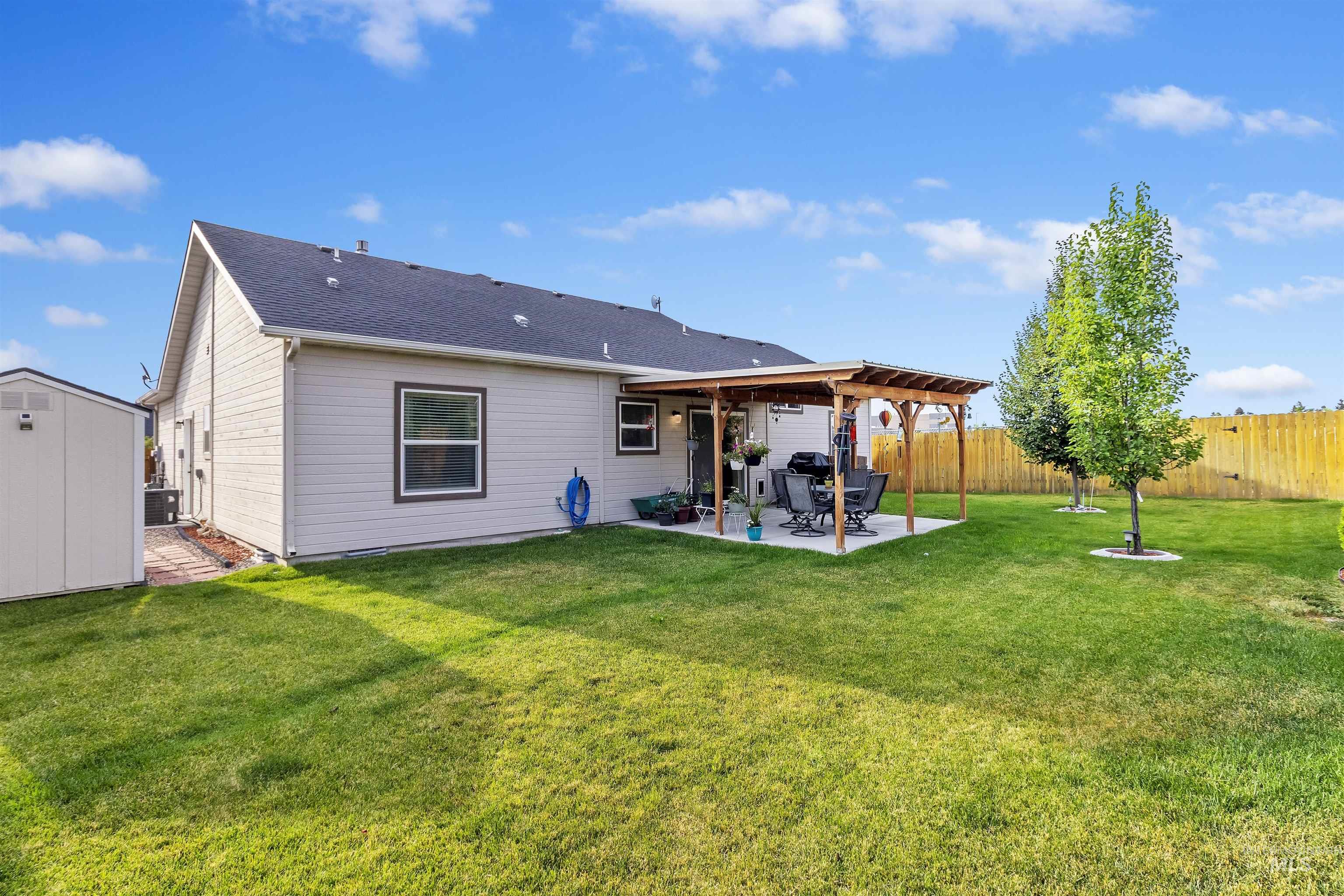 1424 Arrow St, Twin Falls, Idaho 83301, 3 Bedrooms, 2 Bathrooms, Residential For Sale, Price $335,000,MLS 98851829