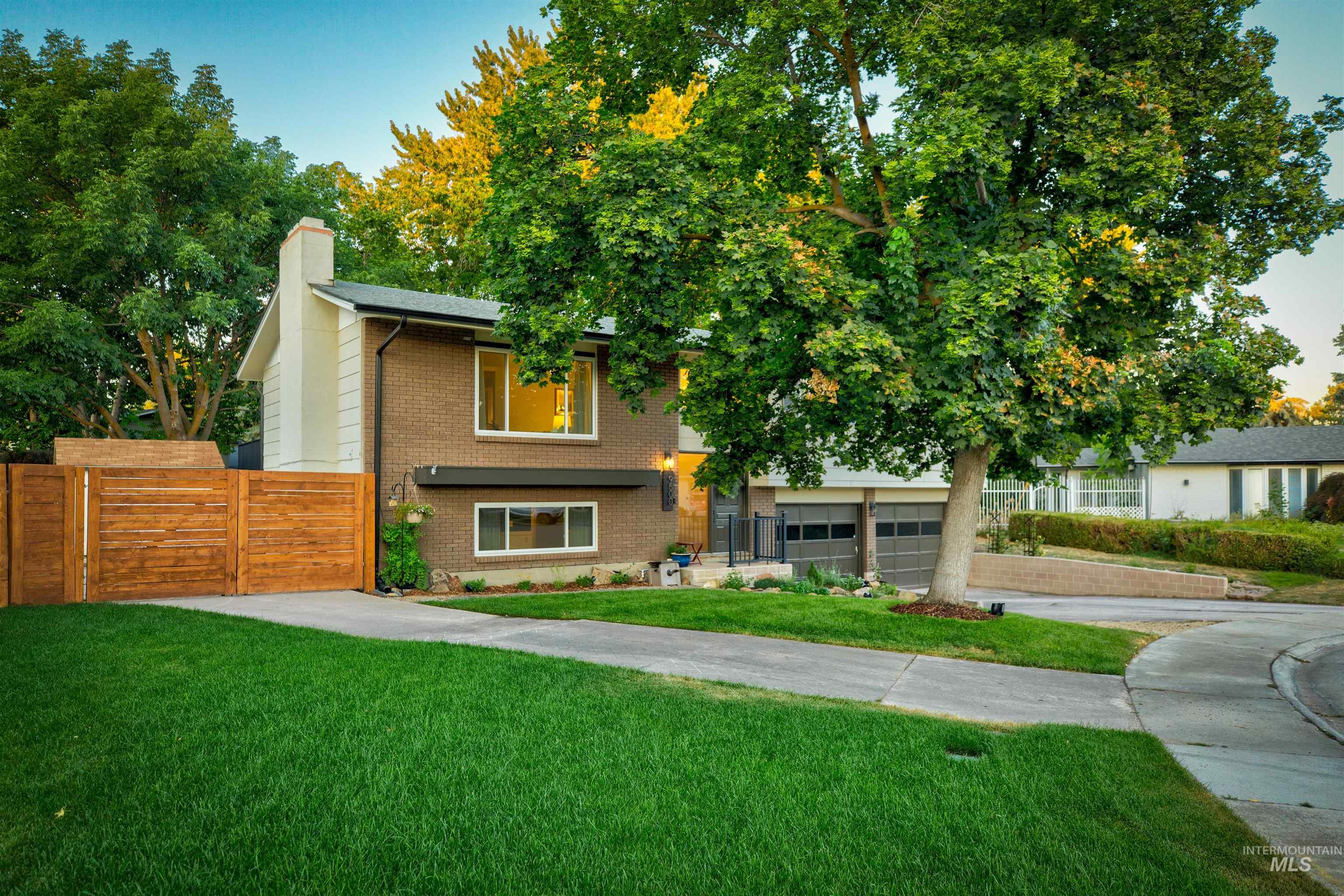 9500 W Dorsetshire Place, Boise, Idaho 83704, 4 Bedrooms, 2 Bathrooms, Residential For Sale, Price $479,000,MLS 98852090