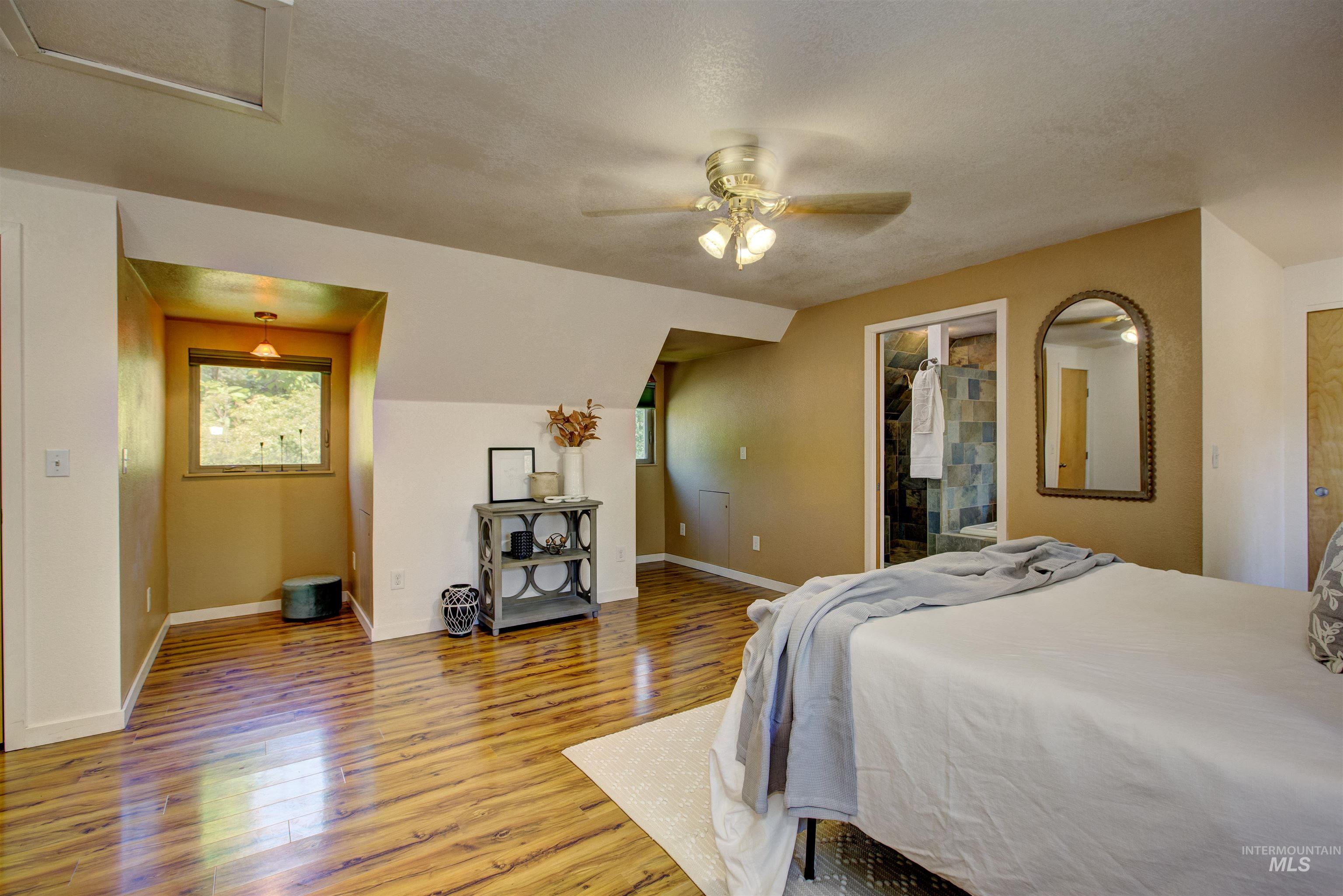 4315 W Castlebar, Boise, Idaho 83704, 2 Bedrooms, 2 Bathrooms, Residential For Sale, Price $399,999,MLS 98852497
