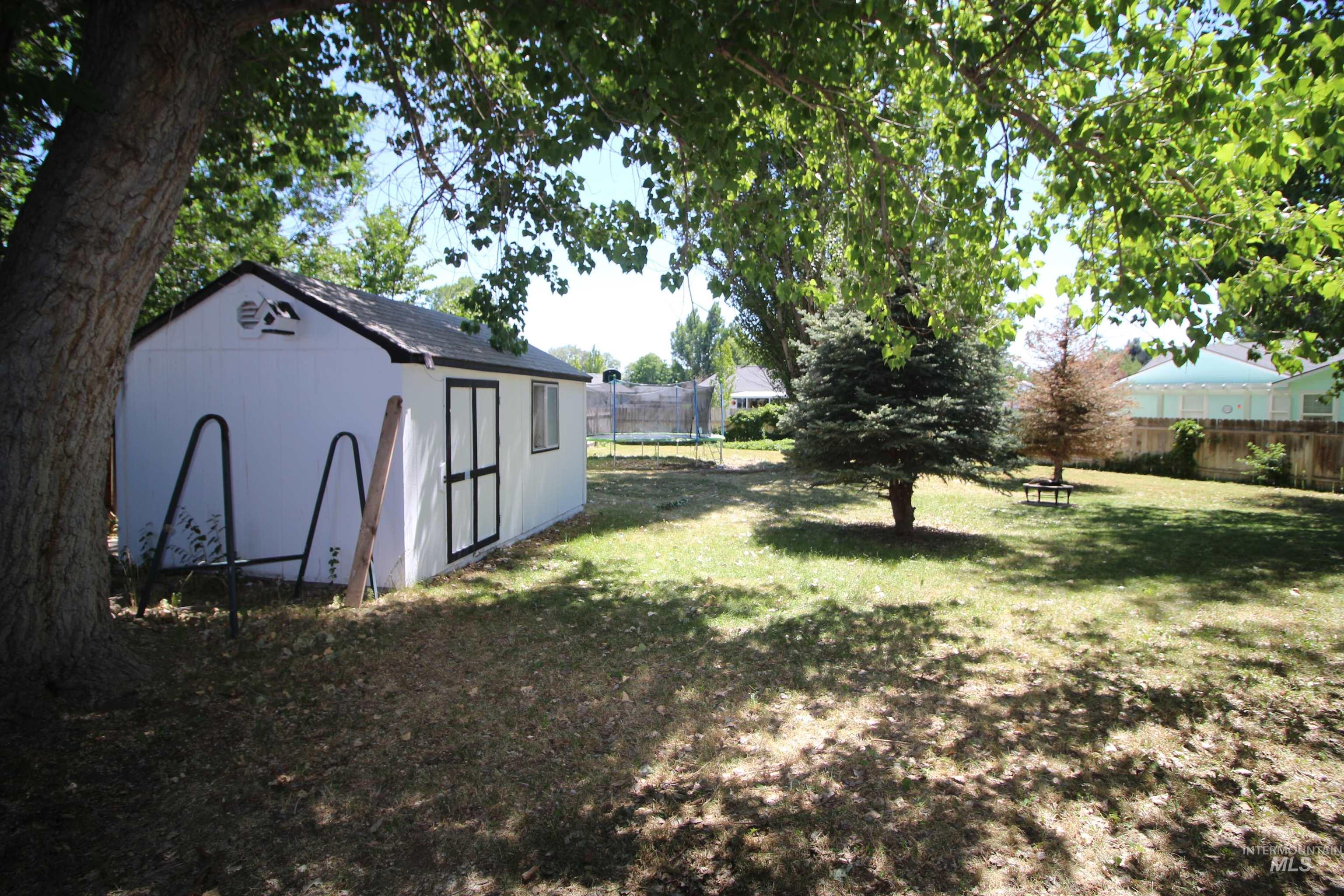 665 W 9th South, Mountain Home, Idaho 83647, 3 Bedrooms, 2 Bathrooms, Residential For Sale, Price $304,900,MLS 98852543