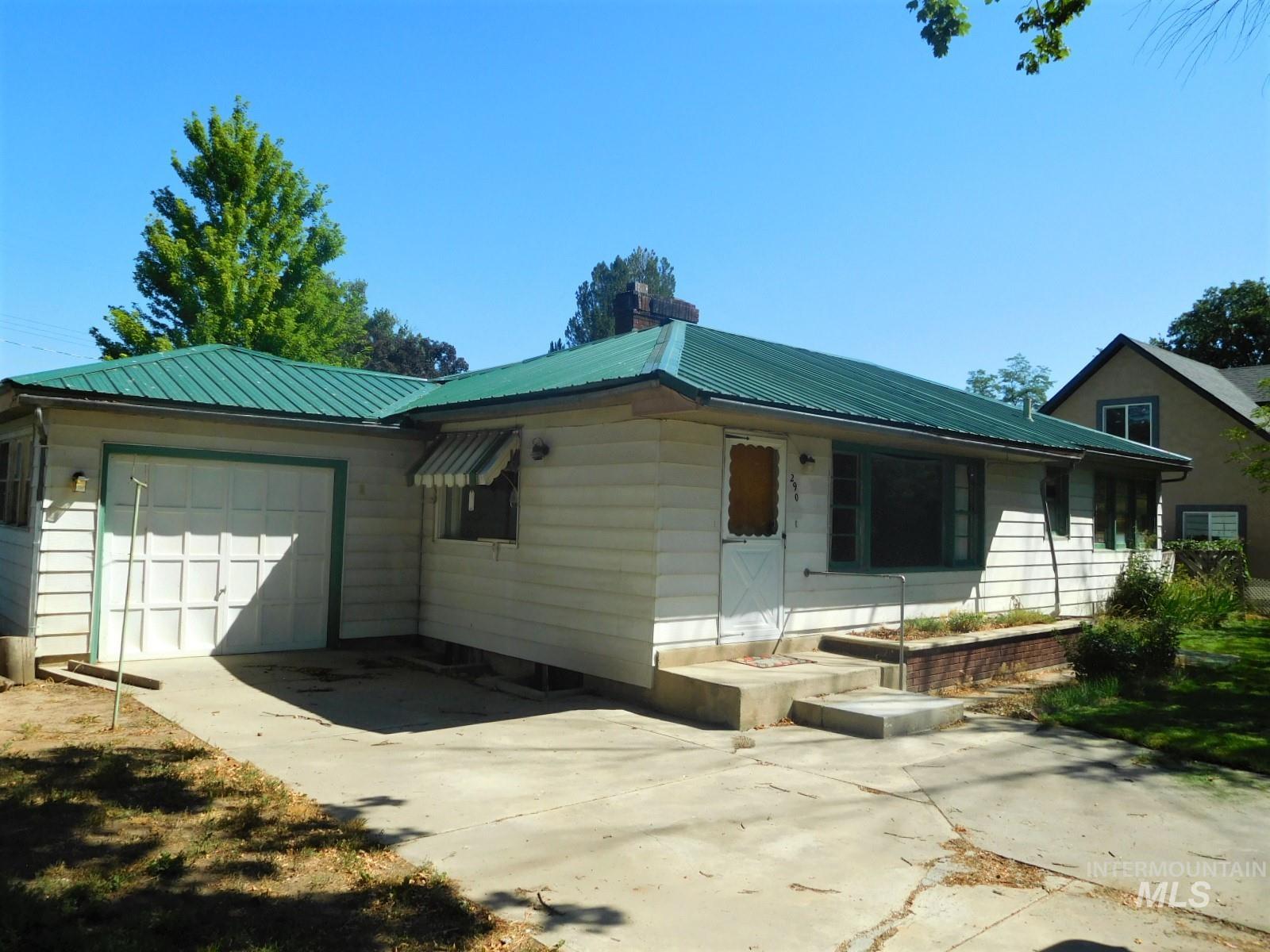 290 3rd Ave W, Wendell, Idaho 83355, 3 Bedrooms, 2 Bathrooms, Residential For Sale, Price $235,000, 98855033