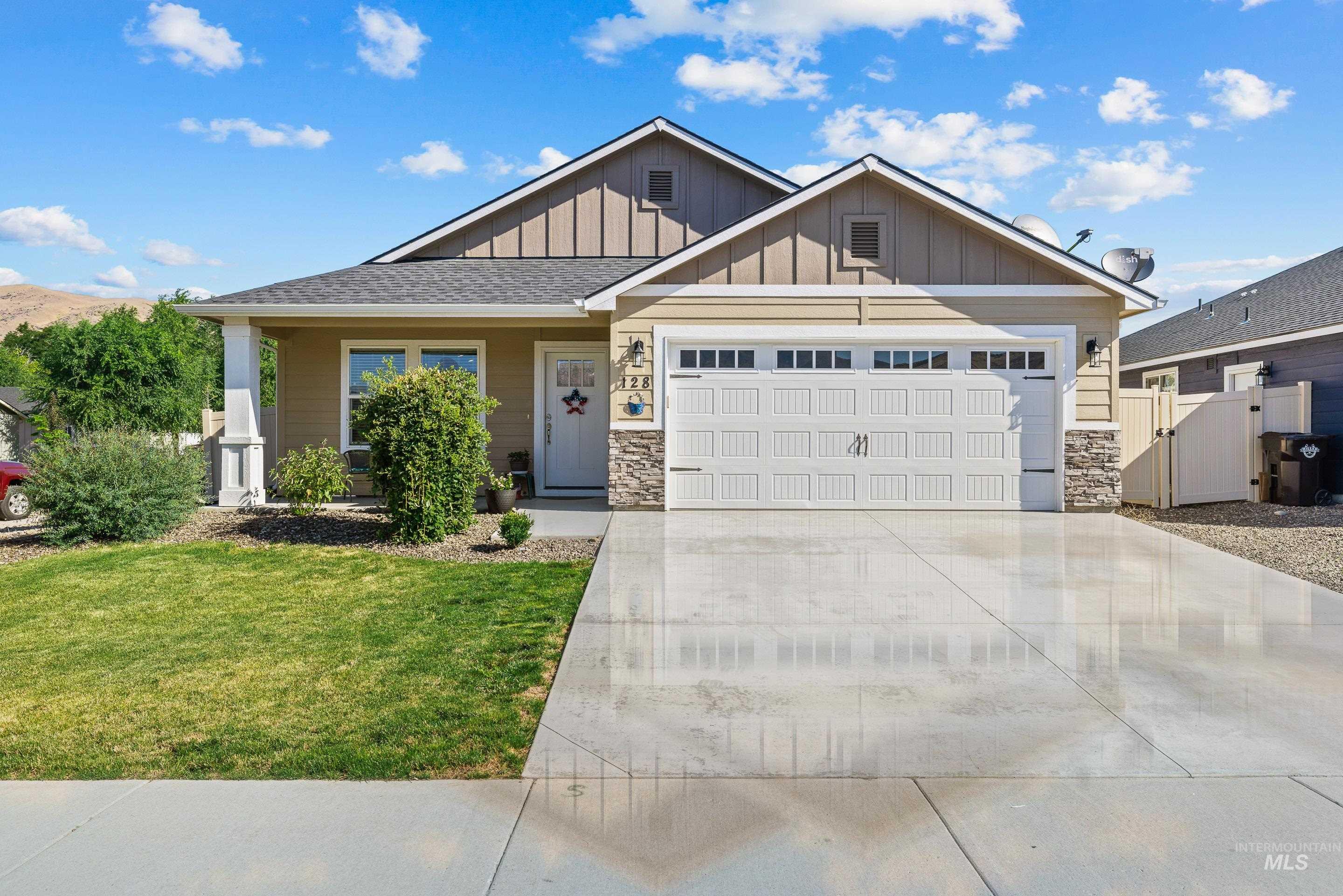 128 Ada St, Horseshoe Bend, Idaho 83629, 3 Bedrooms, 2 Bathrooms, Residential For Sale, Price $365,000, 98855068
