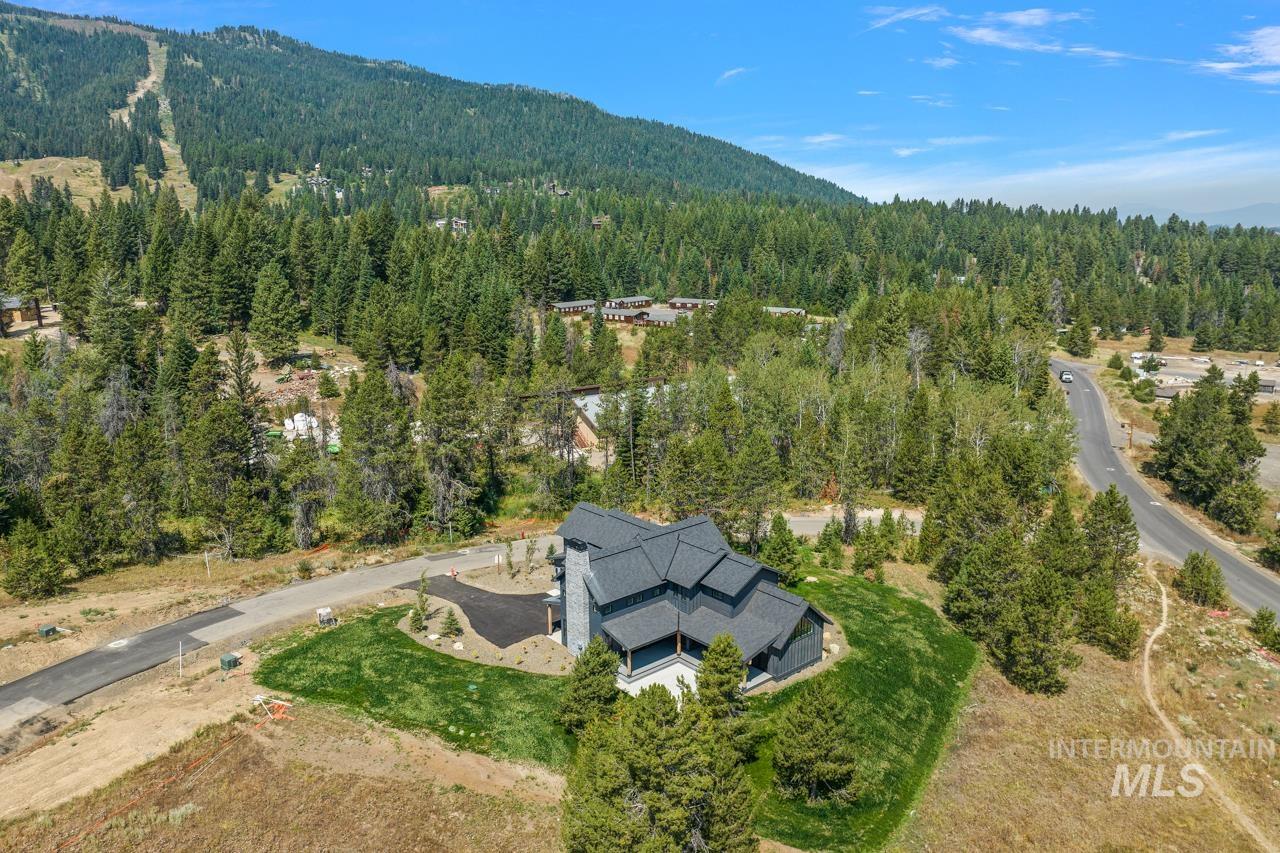 14 Aspen Glade Court, Donnelly, Idaho 83615, 5 Bedrooms, 4.5 Bathrooms, Residential For Sale, Price $2,499,000, 98858933