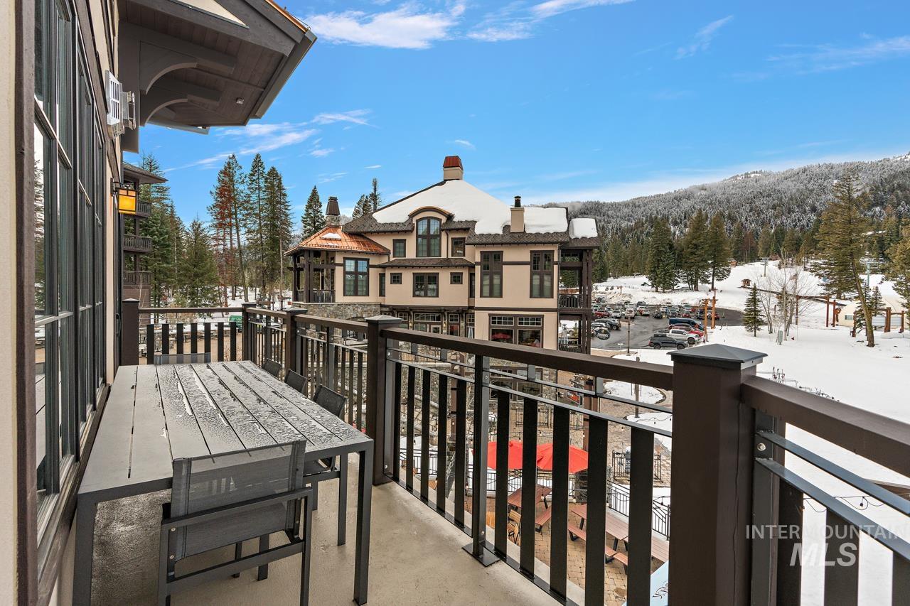 740 Village Drive, Donnelly, Idaho 83615, 3 Bedrooms, 3 Bathrooms, Residential For Sale, Price $2,249,000, 98858939