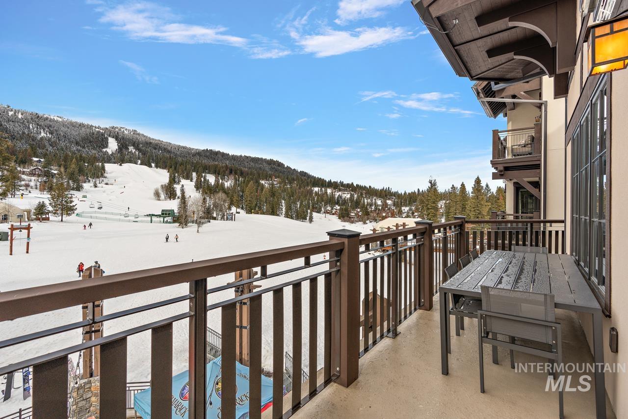 740 Village Drive, Donnelly, Idaho 83615, 3 Bedrooms, 3 Bathrooms, Residential For Sale, Price $2,249,000, 98858939