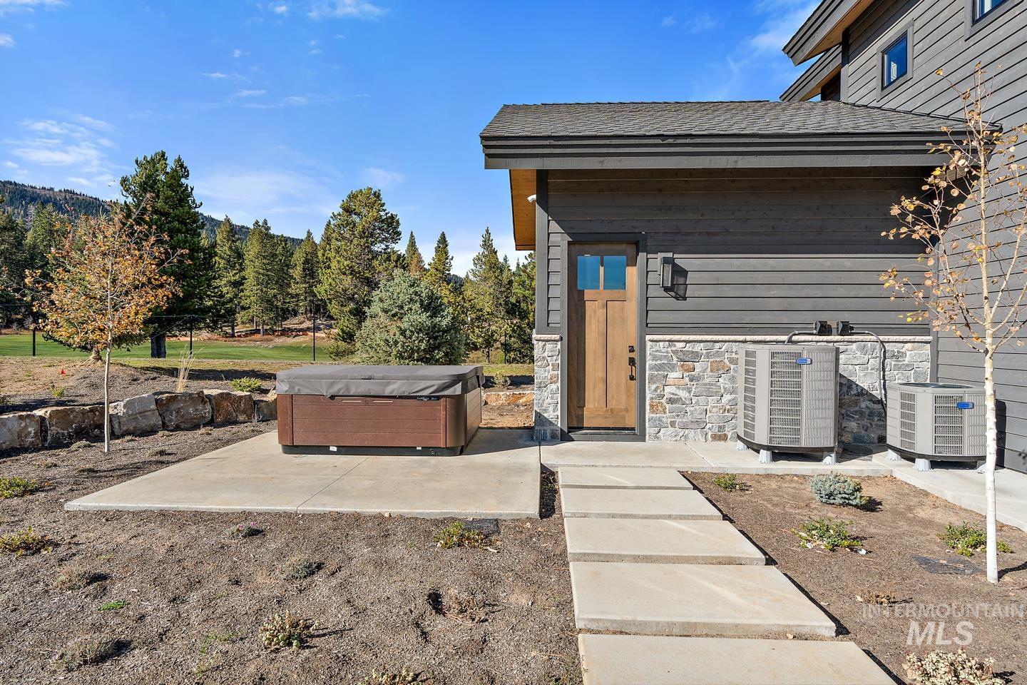 19 Aspen Glade Court, Donnelly, Idaho 83615, 5 Bedrooms, 6 Bathrooms, Residential For Sale, Price $3,195,000, 98858951