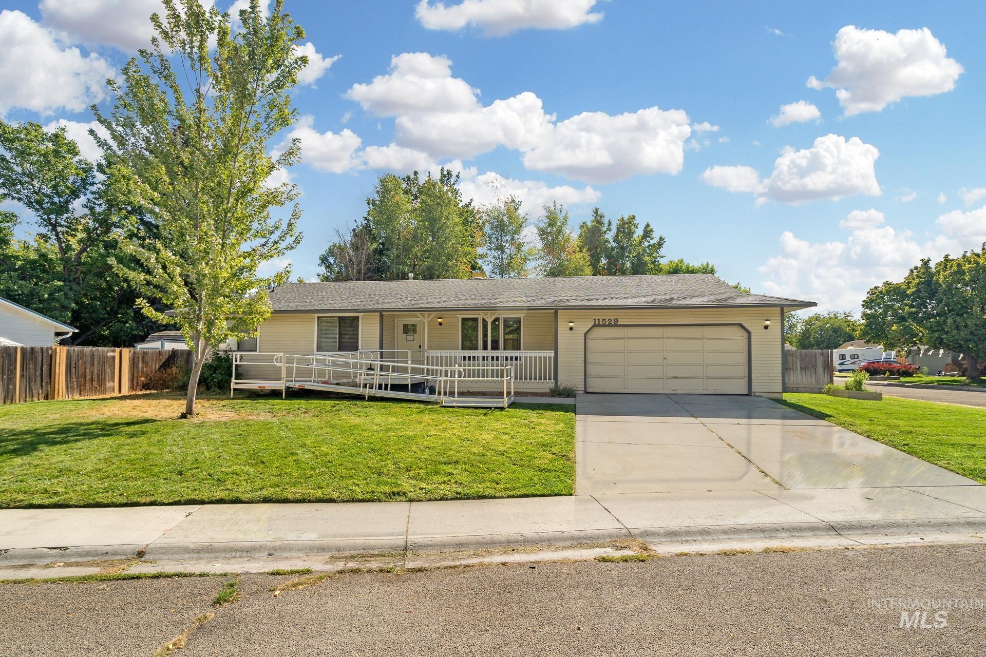 11529 W Ginger Creek Dr., Boise, Idaho 83713, 3 Bedrooms, 2 Bathrooms, Residential For Sale, Price $375,000, 98859930