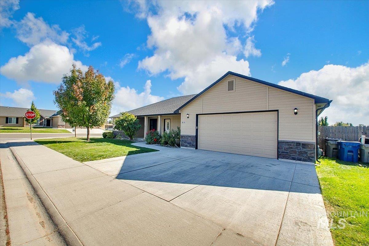 1325 NE Dry Creek Drive, Mountain Home, Idaho 83647, 3 Bedrooms, 2 Bathrooms, Residential For Sale, Price $340,000,MLS 98861084