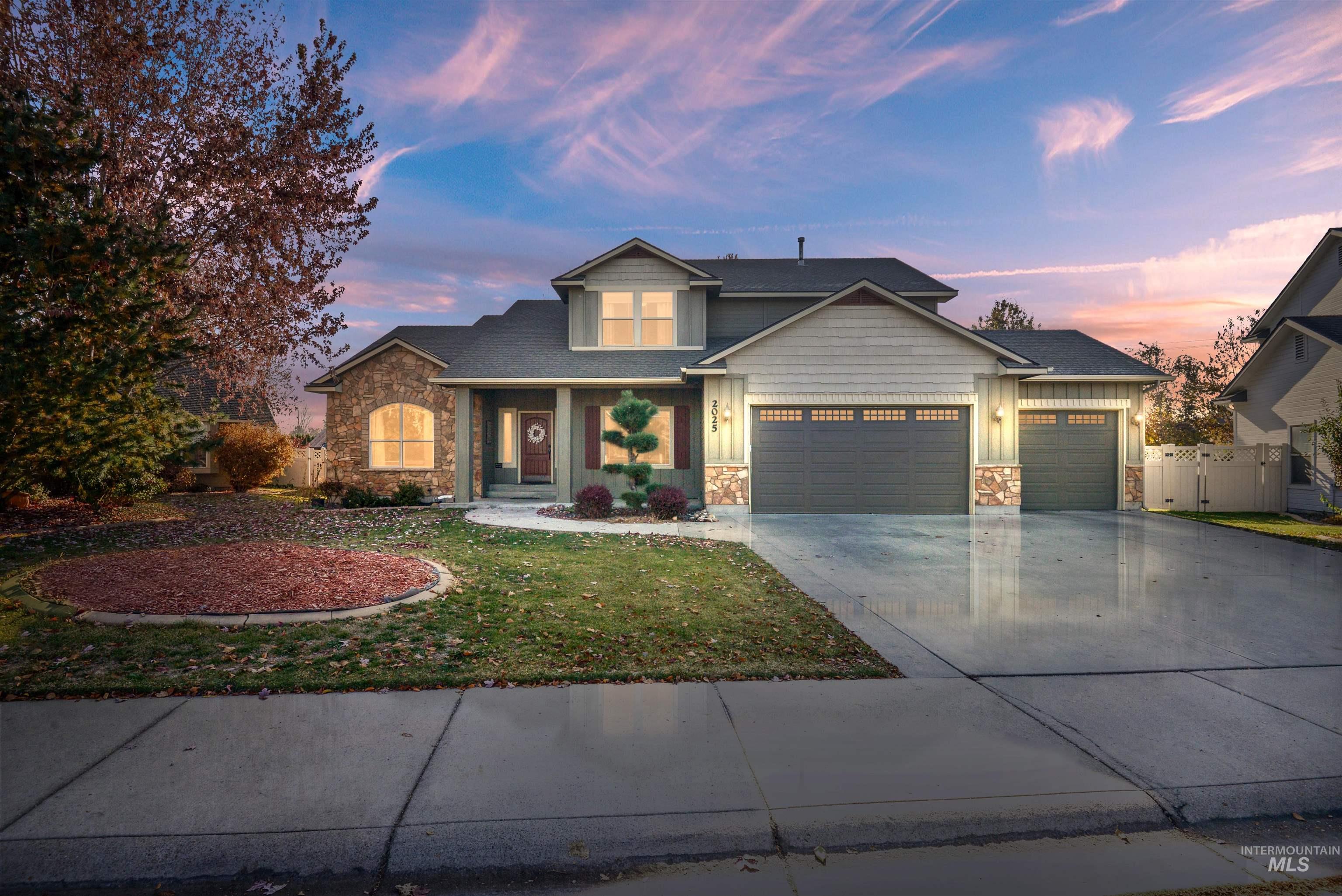 2025 W Grassy Branch Dr., Meridian, Idaho 83686-1595, 5 Bedrooms, 2.5 Bathrooms, Residential For Sale, Price $599,900, 98864135