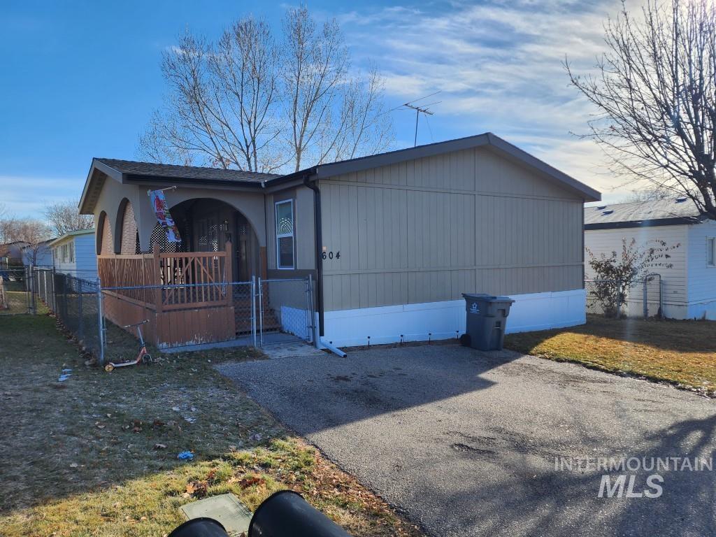 604 Sunken Valley Dr, Nampa, Idaho 83687, 3 Bedrooms, 2 Bathrooms, Residential For Sale, Price $135,000, 98867058