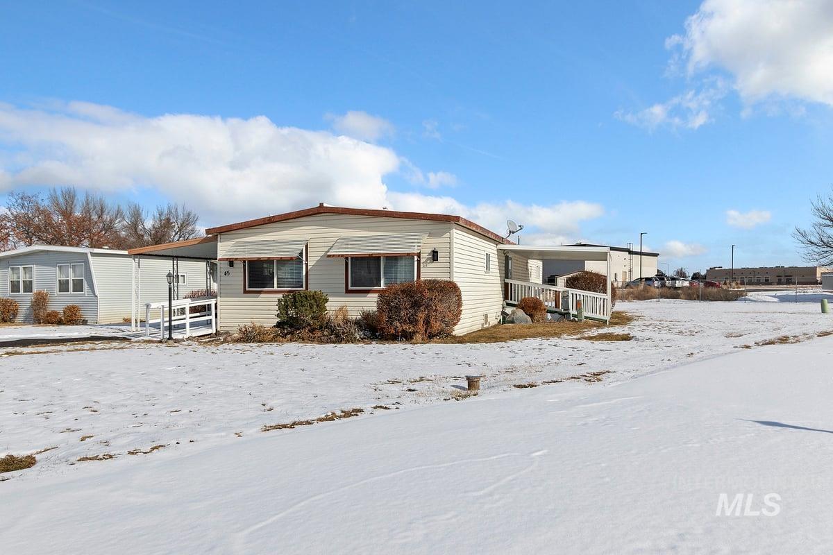 450 Pole Line Rd, Twin Falls, Idaho 83301, 3 Bedrooms, 2 Bathrooms, Residential For Sale, Price $69,900, 98867938