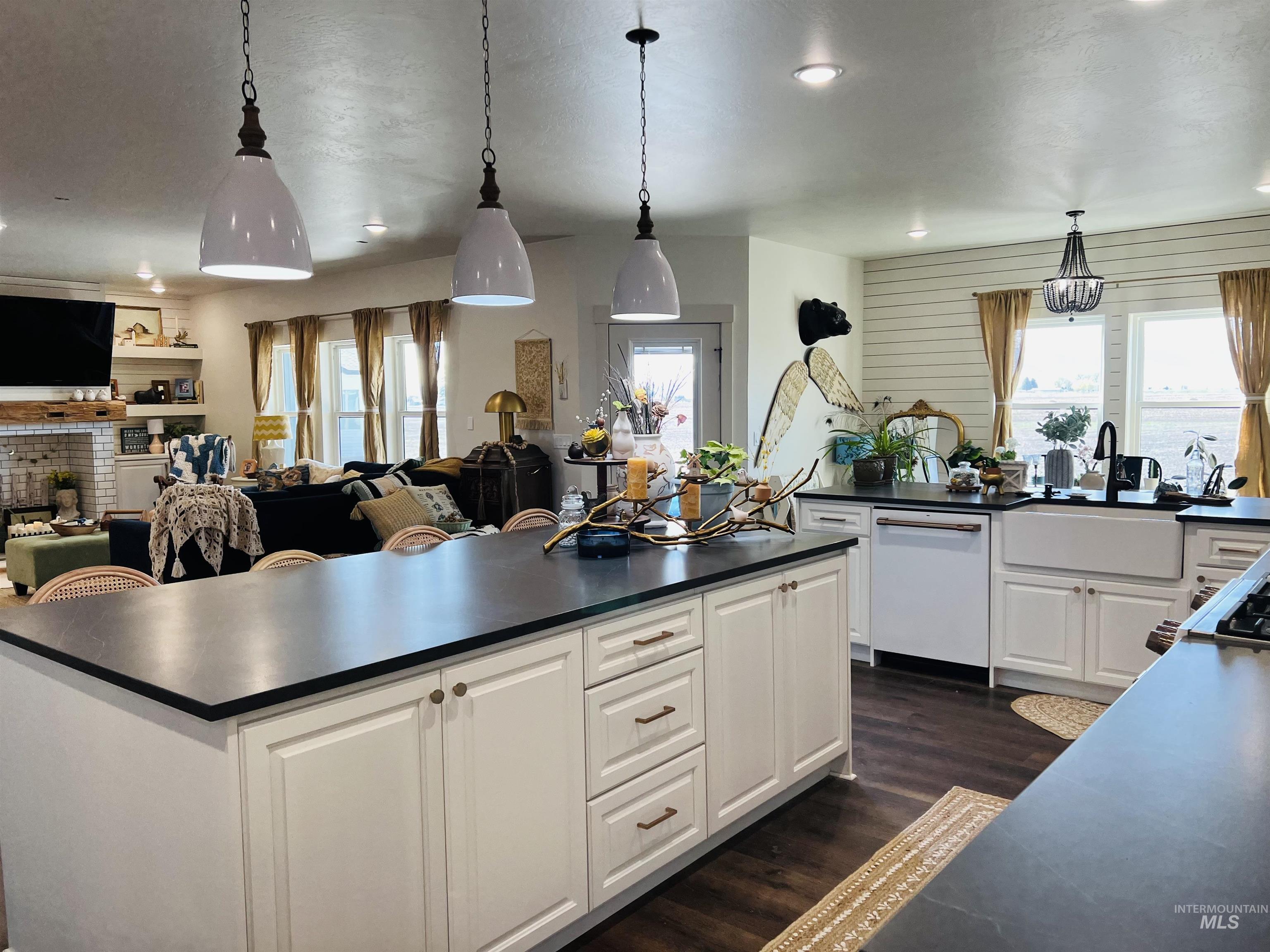 91 W 200 S, Burley, Idaho 83318, 5 Bedrooms, 2.5 Bathrooms, Residential For Sale, Price $750,000, 98868105