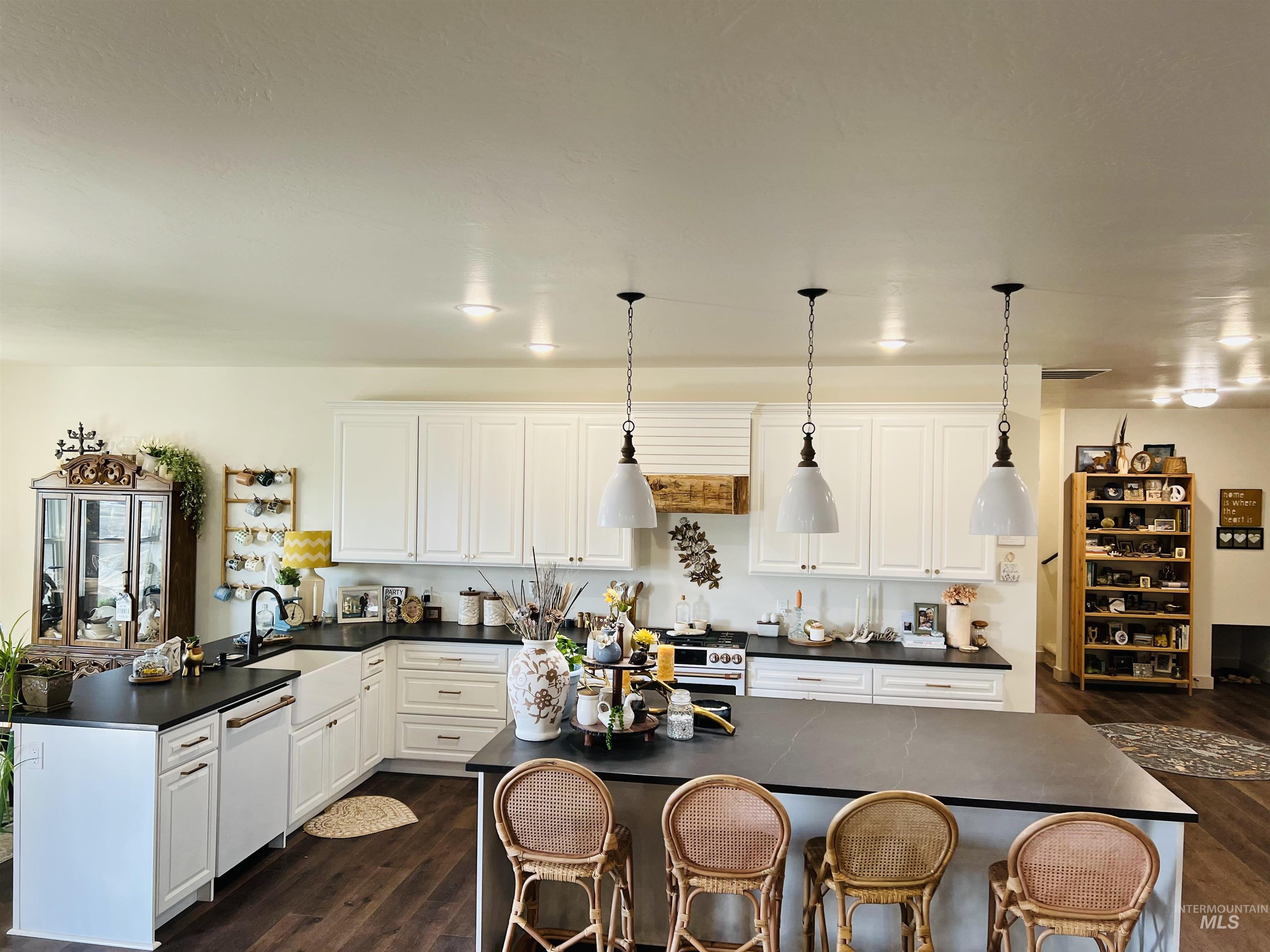 91 W 200 S, Burley, Idaho 83318, 5 Bedrooms, 2.5 Bathrooms, Residential For Sale, Price $750,000, 98868105