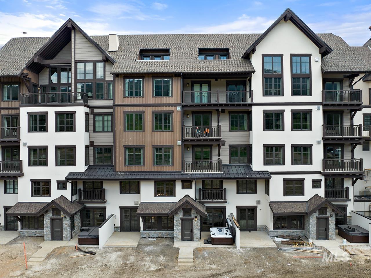 740 Village Drive, Donnelly, Idaho 83615, 1 Bedroom, 1.5 Bathrooms, Residential For Sale, Price $1,049,000, 98868164