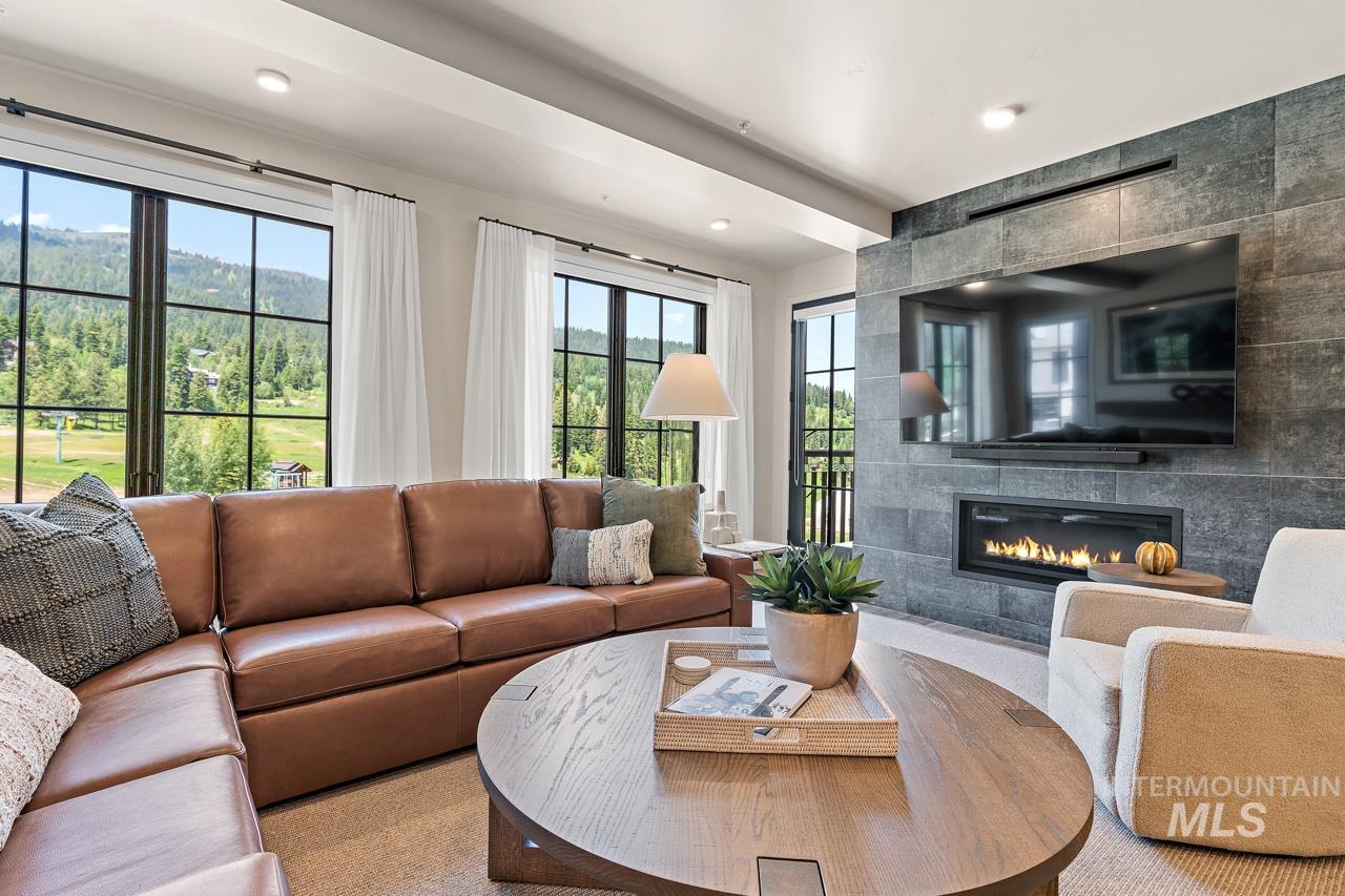 740 Village Drive, Donnelly, Idaho 83615, 1 Bedroom, 1.5 Bathrooms, Residential For Sale, Price $1,049,000, 98868164
