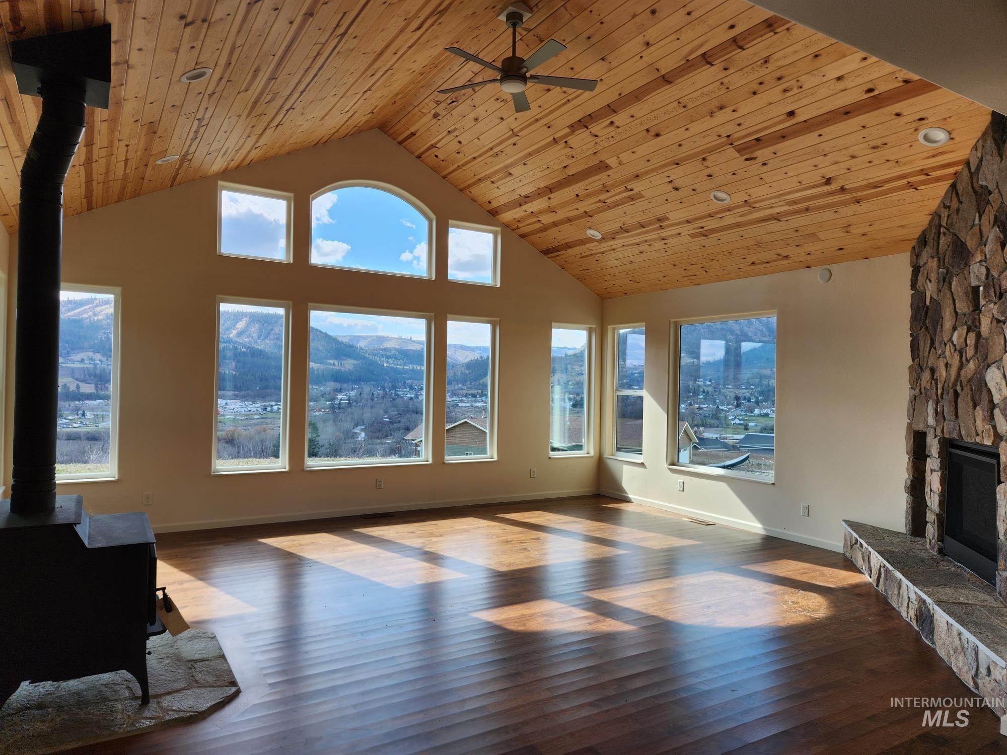 109 Austin Lane, Kamiah, Idaho 83536, 2 Bedrooms, 2 Bathrooms, Residential For Sale, Price $799,000, 98869083