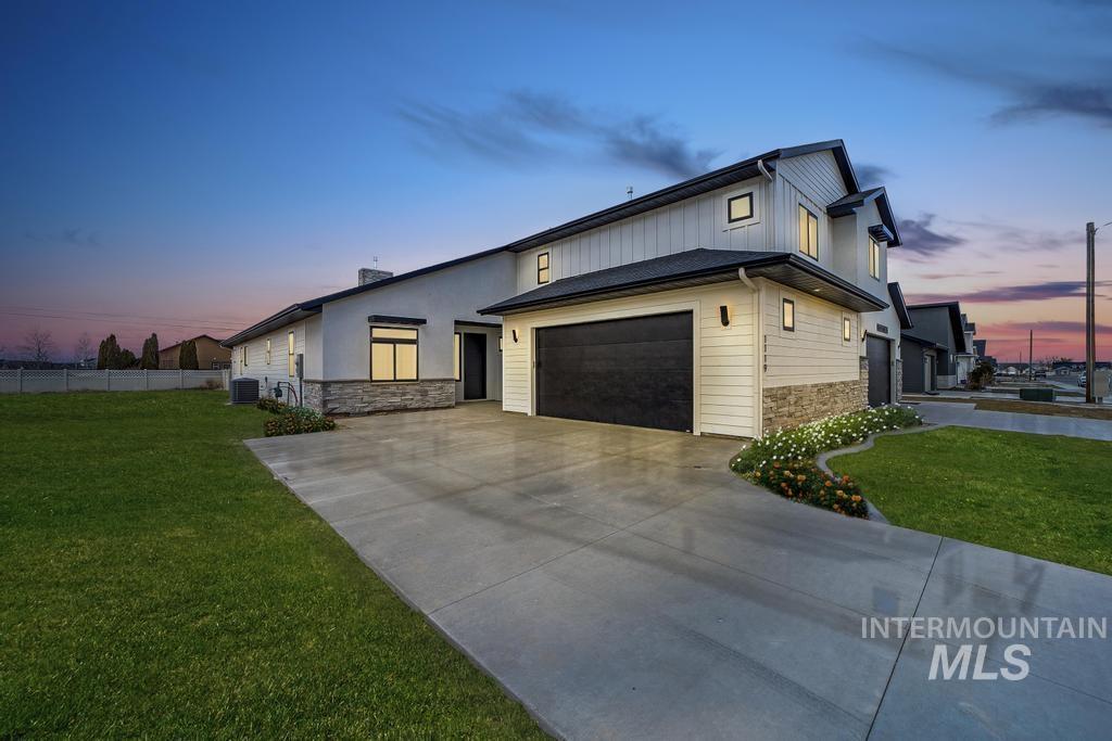 1119 Langford Way, Twin Falls, Idaho 83301, 2 Bedrooms, 3.5 Bathrooms, Residential For Sale, Price $595,000, 98873554