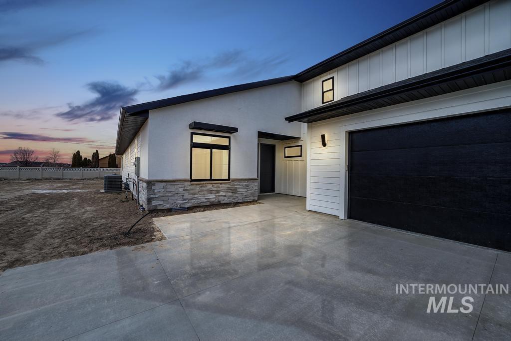 1119 Langford Way, Twin Falls, Idaho 83301, 2 Bedrooms, 3.5 Bathrooms, Residential For Sale, Price $595,000, 98873554