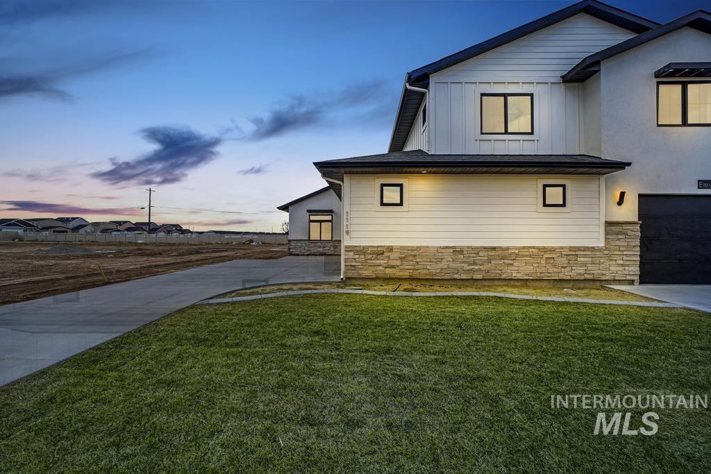 1119 Langford Way, Twin Falls, Idaho 83301, 2 Bedrooms, 3.5 Bathrooms, Residential For Sale, Price $595,000, 98873554