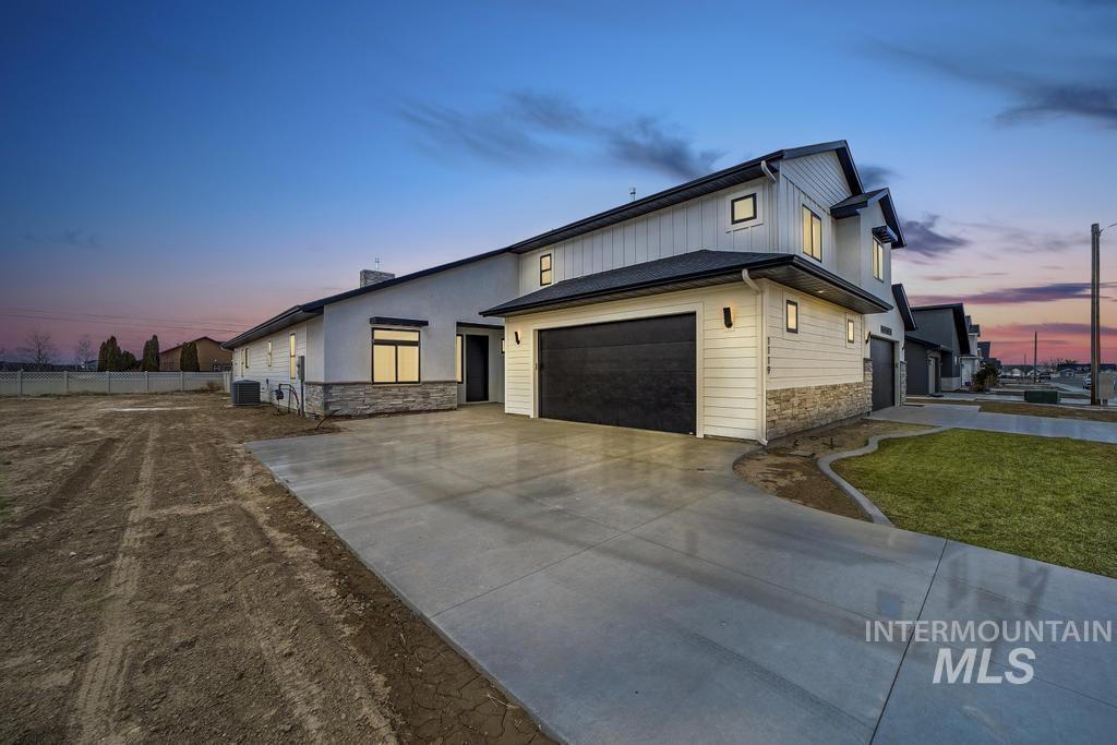 1119 Langford Way, Twin Falls, Idaho 83301, 2 Bedrooms, 3.5 Bathrooms, Residential For Sale, Price $595,000, 98873554