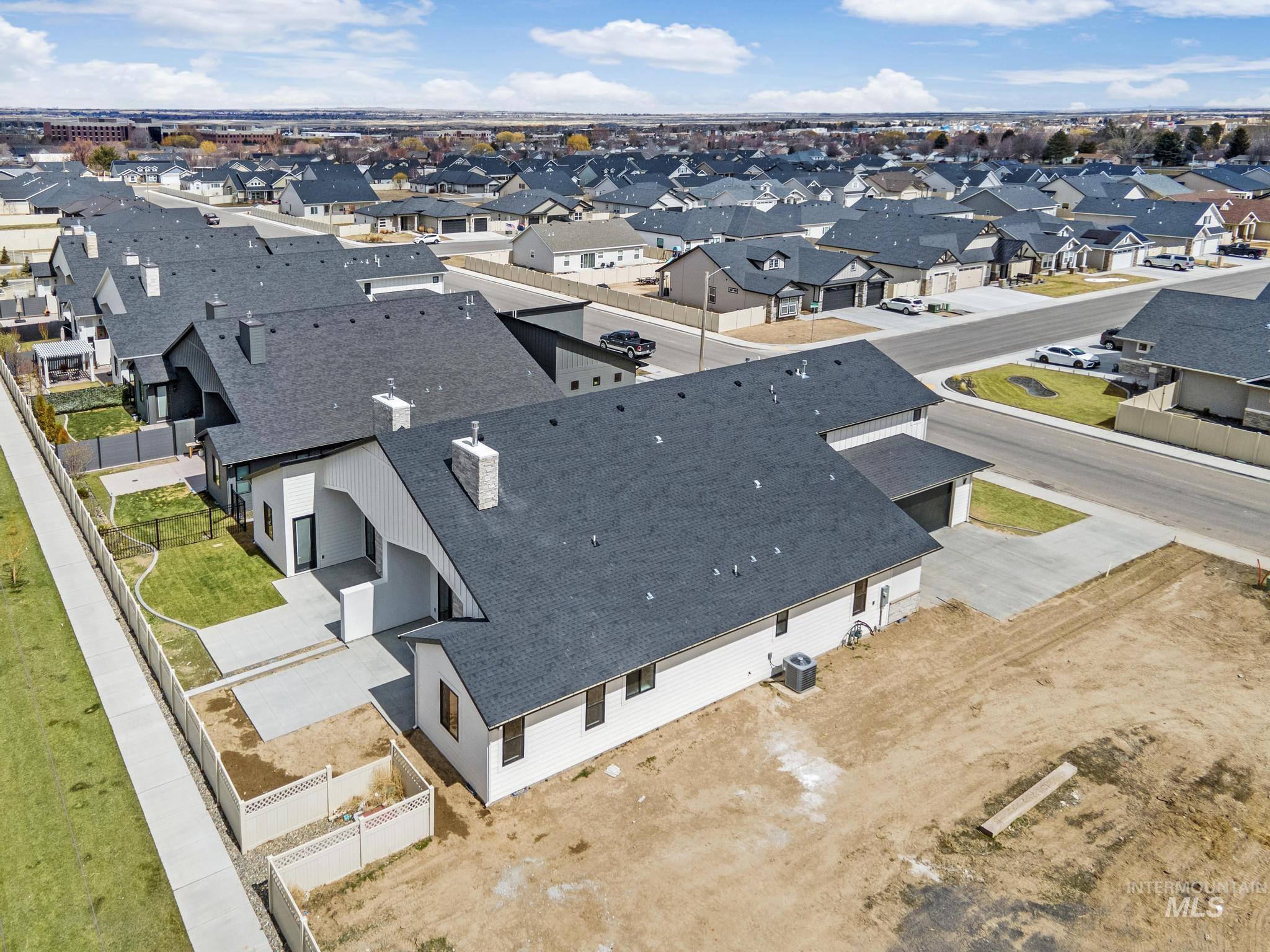 1119 Langford Way, Twin Falls, Idaho 83301, 2 Bedrooms, 3.5 Bathrooms, Residential For Sale, Price $595,000, 98873554