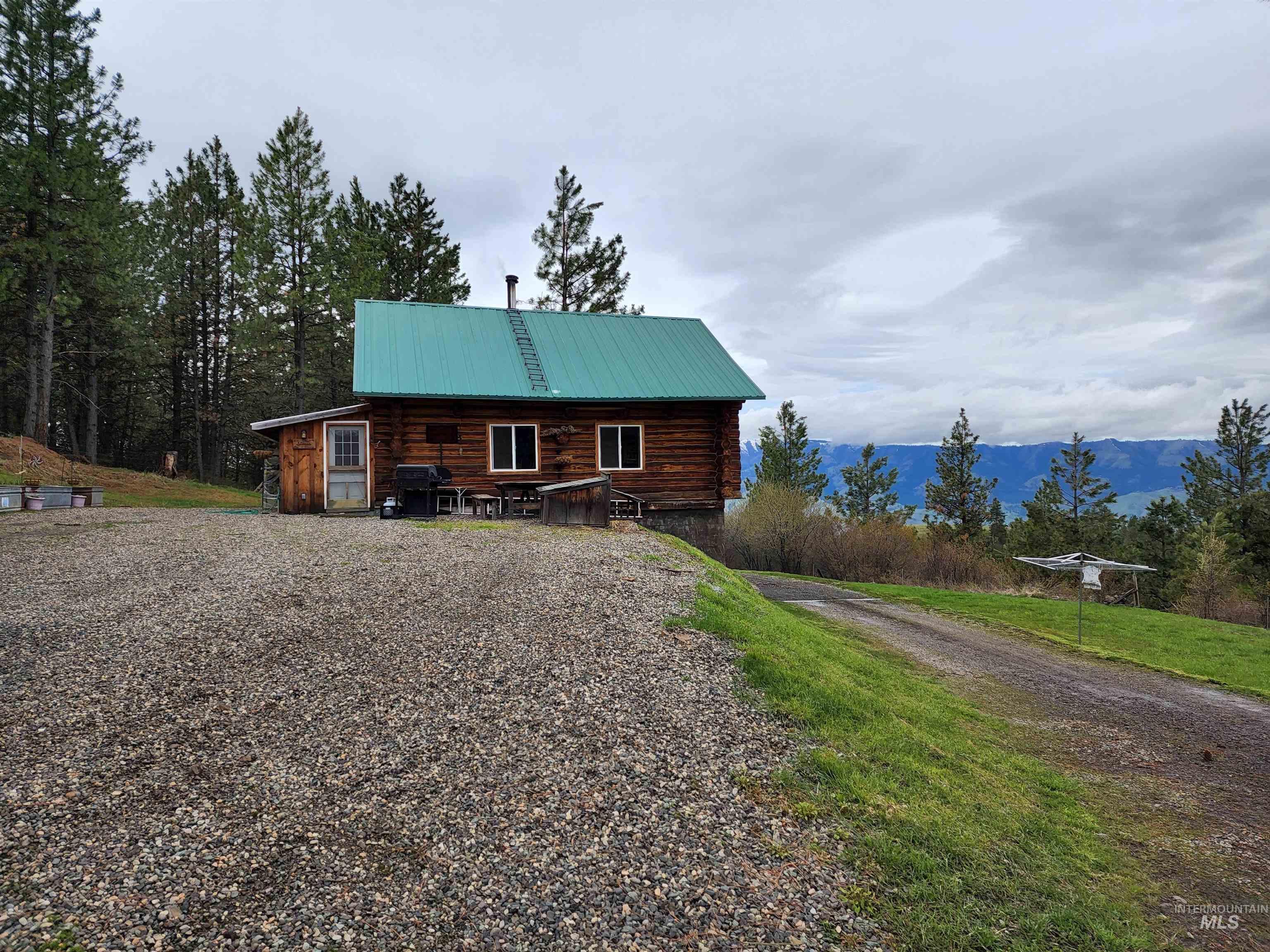 945 Lawtons Ln, White Bird, Idaho 83554-0098, 2 Bedrooms, 2 Bathrooms, Residential For Sale, Price $779,000,MLS 98874507