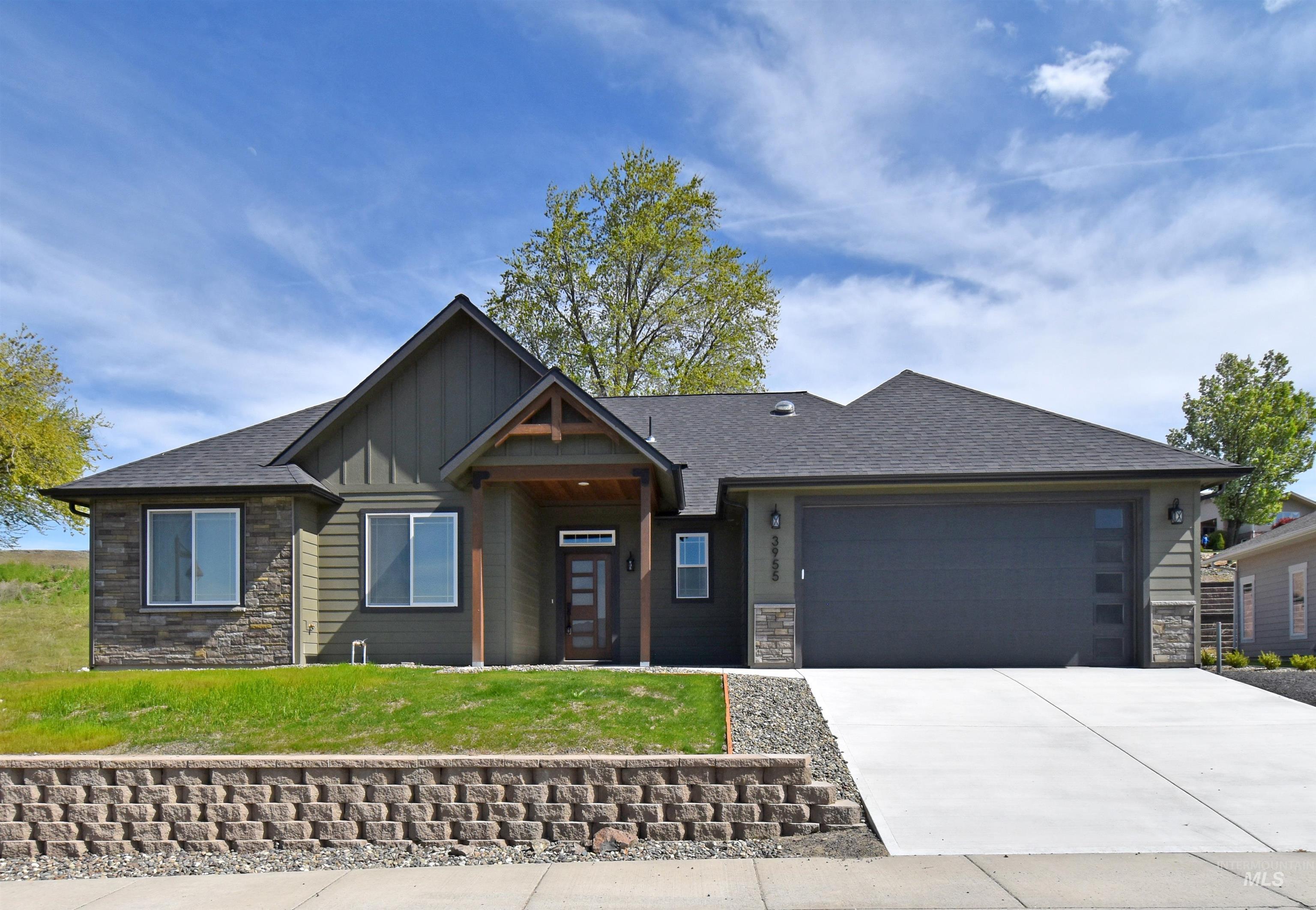 3955 Ridgewater Drive, Lewiston, Idaho 83501, 3 Bedrooms, 2 Bathrooms, Residential For Sale, Price $579,900, 98875409