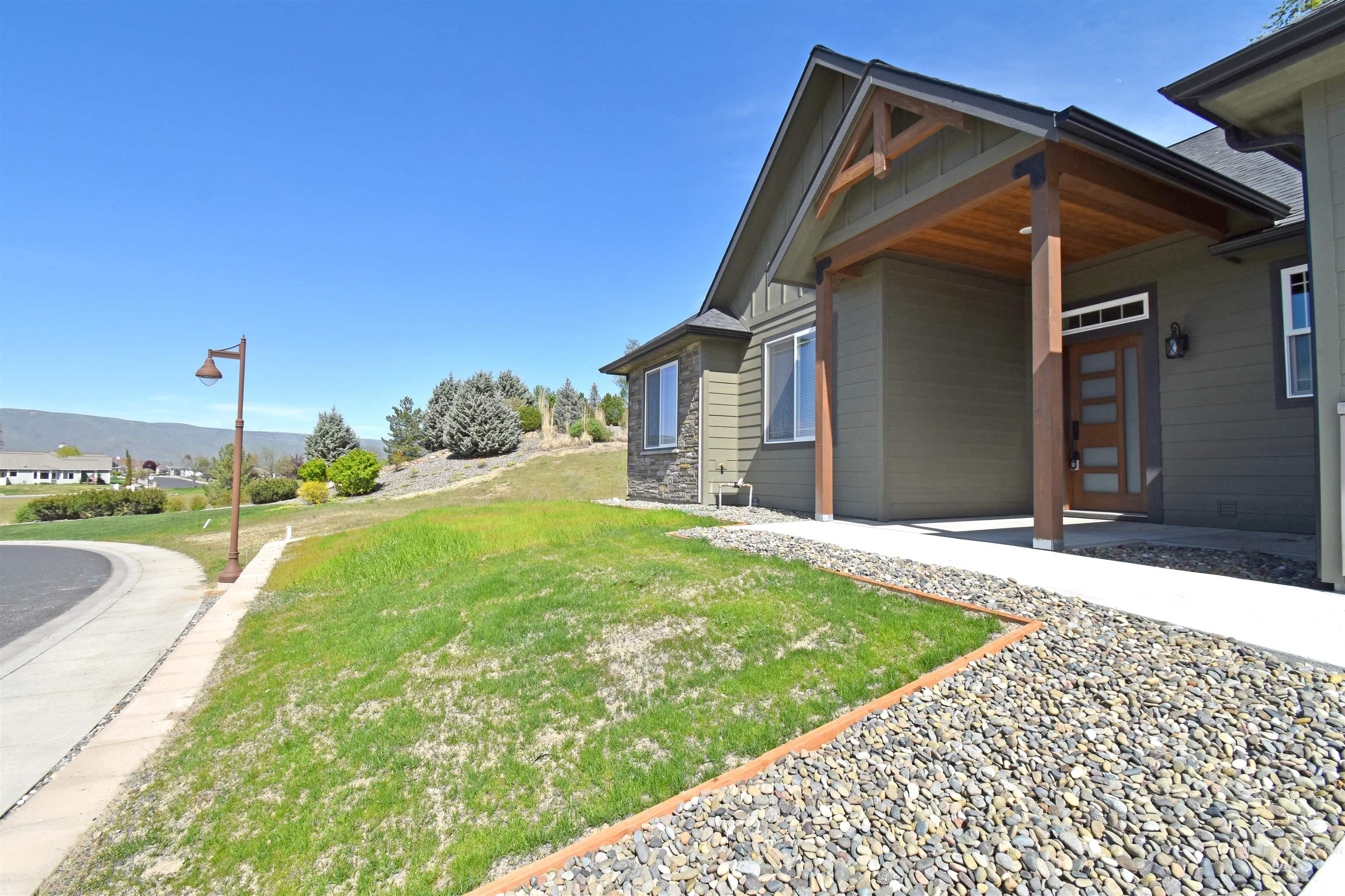 3955 Ridgewater Drive, Lewiston, Idaho 83501, 3 Bedrooms, 2 Bathrooms, Residential For Sale, Price $579,900, 98875409