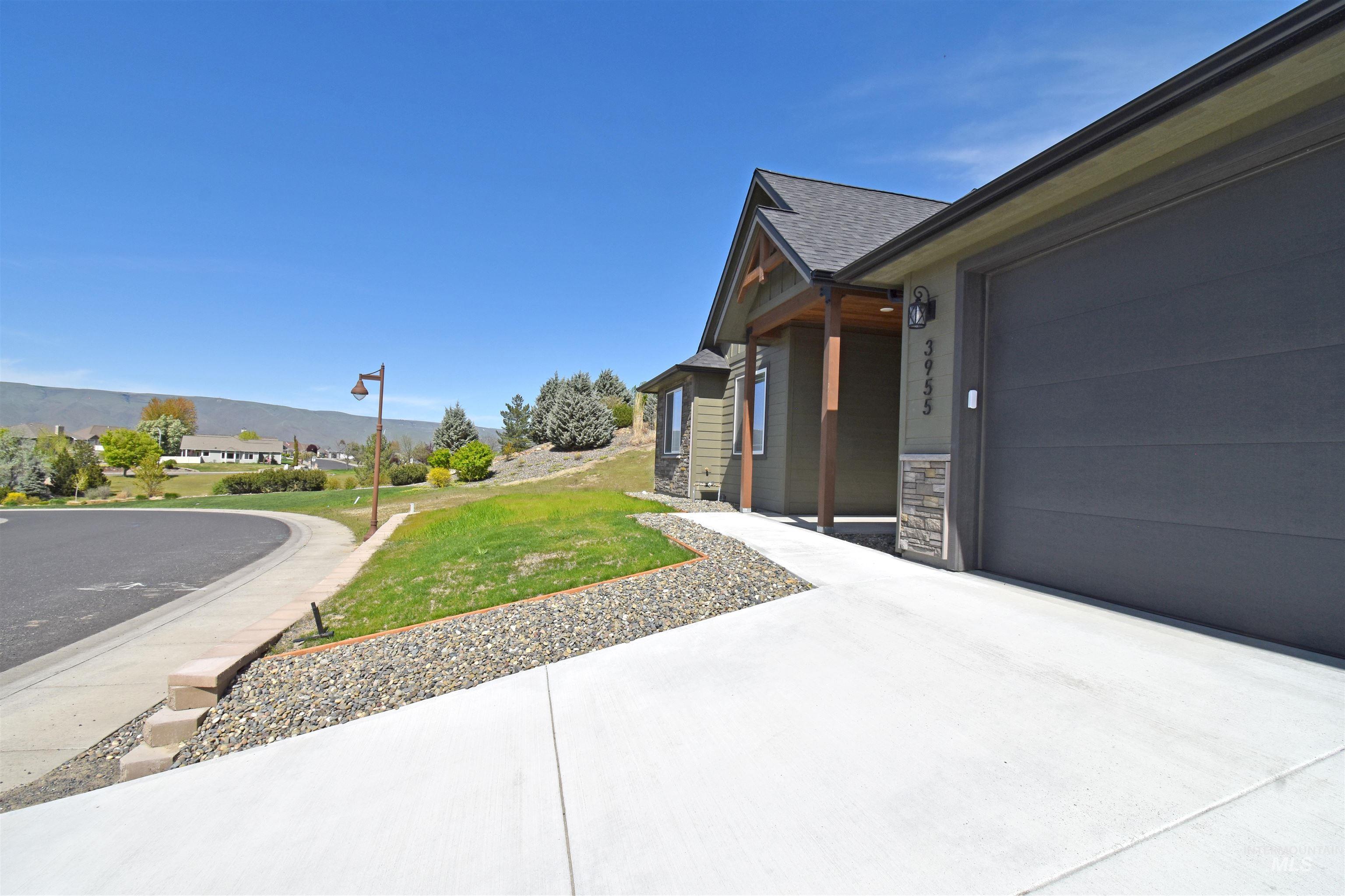 3955 Ridgewater Drive, Lewiston, Idaho 83501, 3 Bedrooms, 2 Bathrooms, Residential For Sale, Price $589,900,MLS 98875409