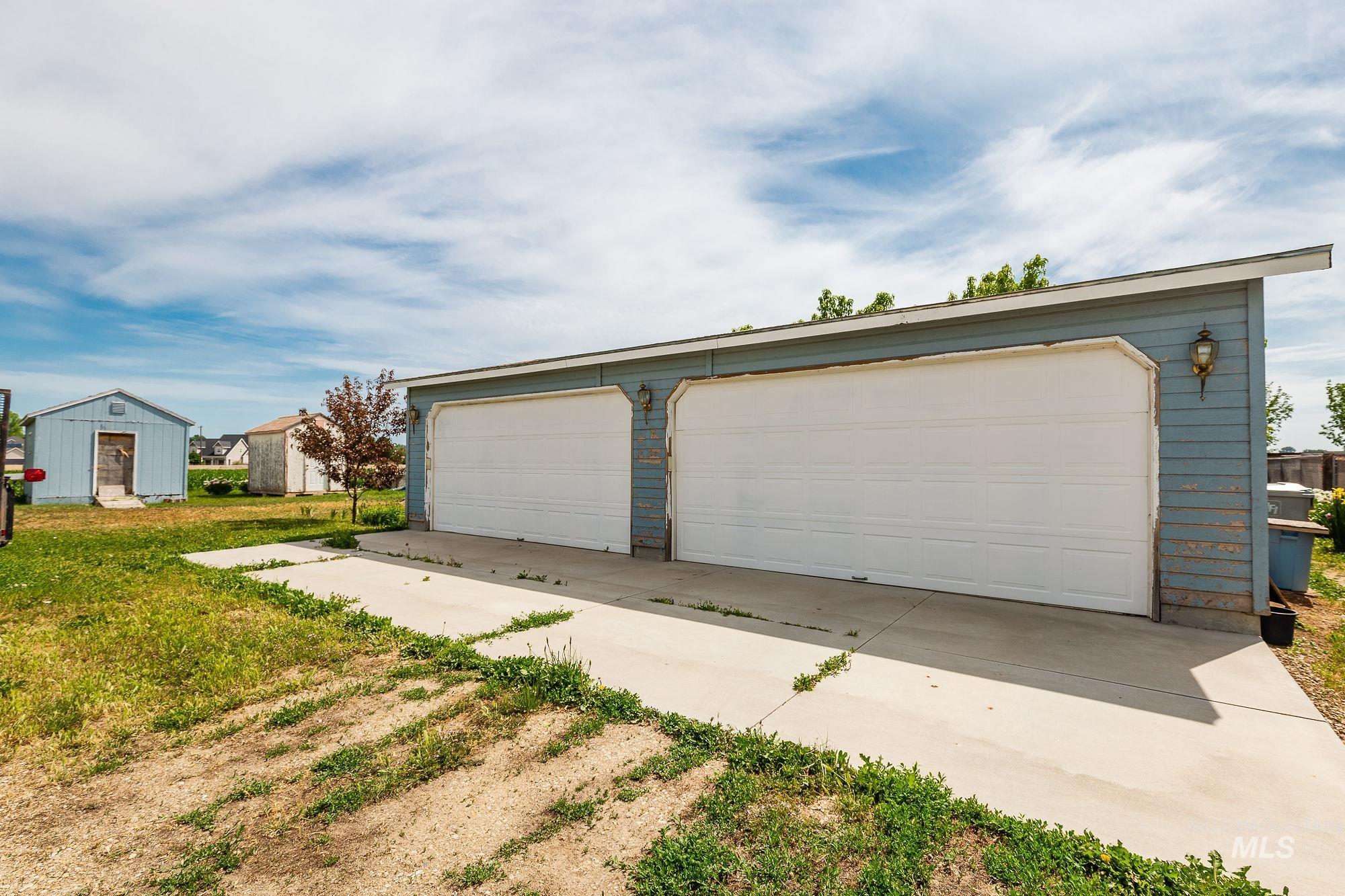 900 S Robinson Road, Nampa, Idaho 83687, 5 Bedrooms, 2.5 Bathrooms, Residential For Sale, Price $705,000,MLS 98880461