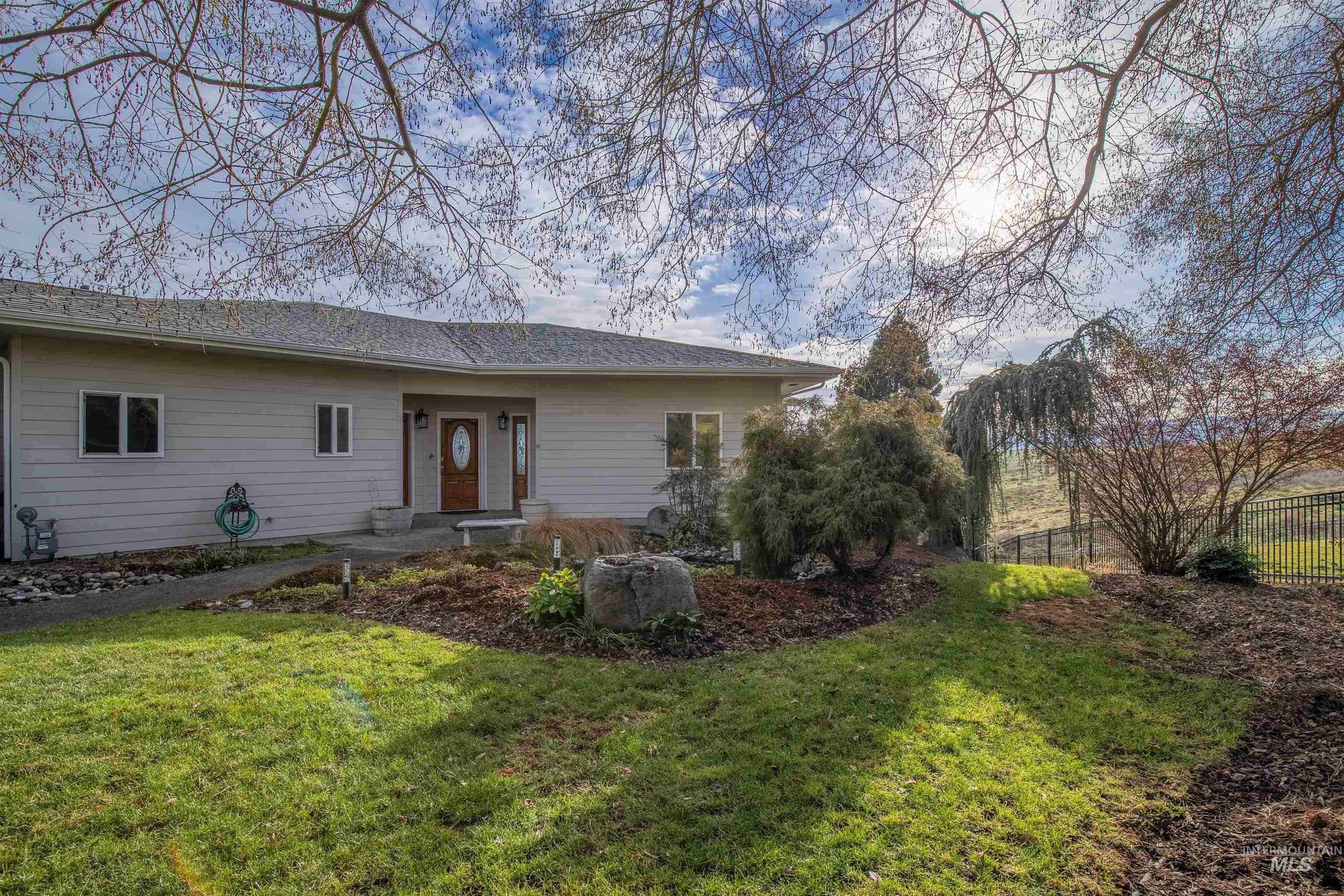 1993 & 1971 10th Ave, Clarkston, Washington 99403, 5 Bedrooms, 3.5 Bathrooms, Residential For Sale, Price $910,000, 98882172