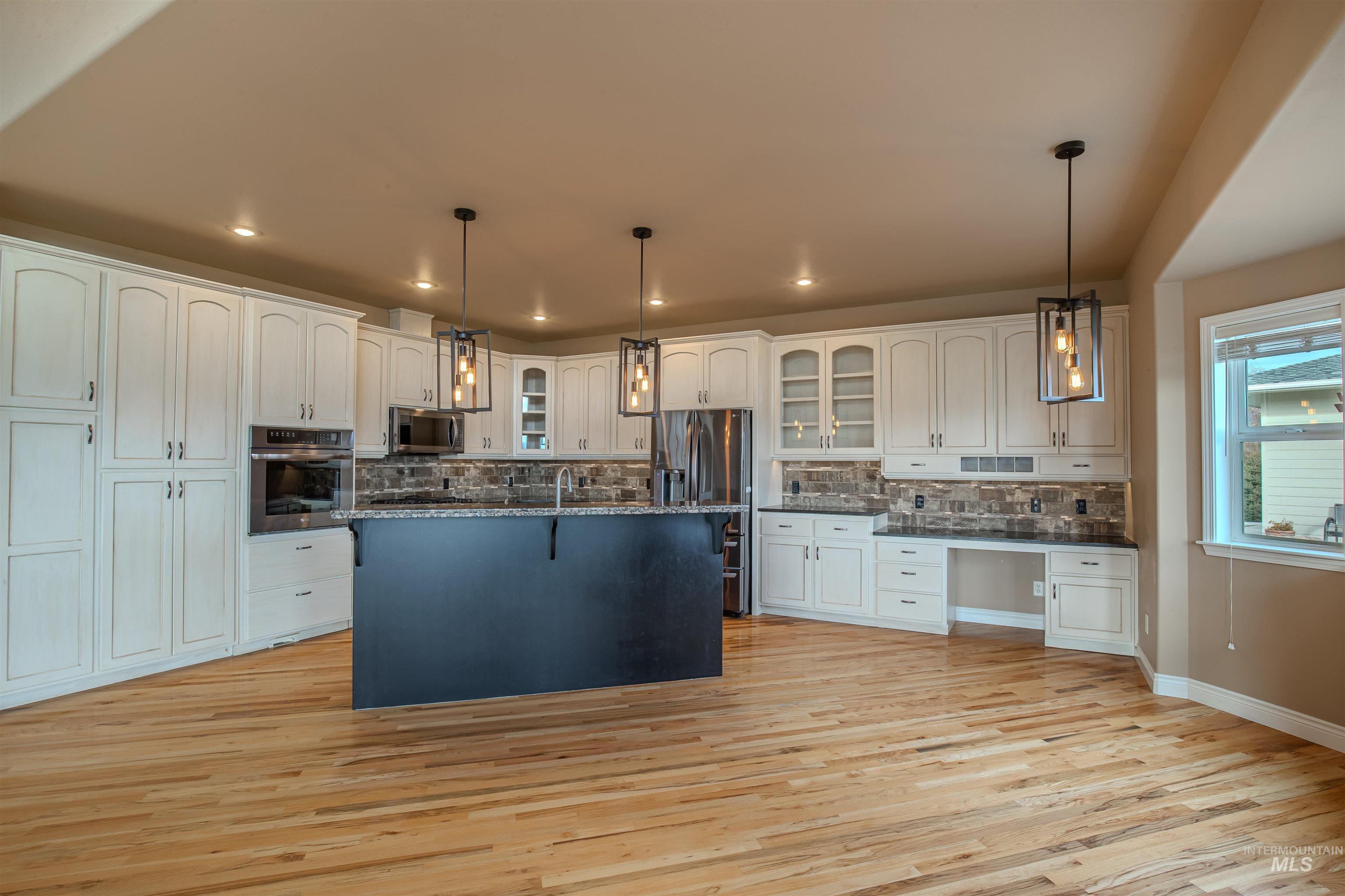 1993 & 1971 10th Ave, Clarkston, Washington 99403, 5 Bedrooms, 3.5 Bathrooms, Residential For Sale, Price $910,000, 98882172