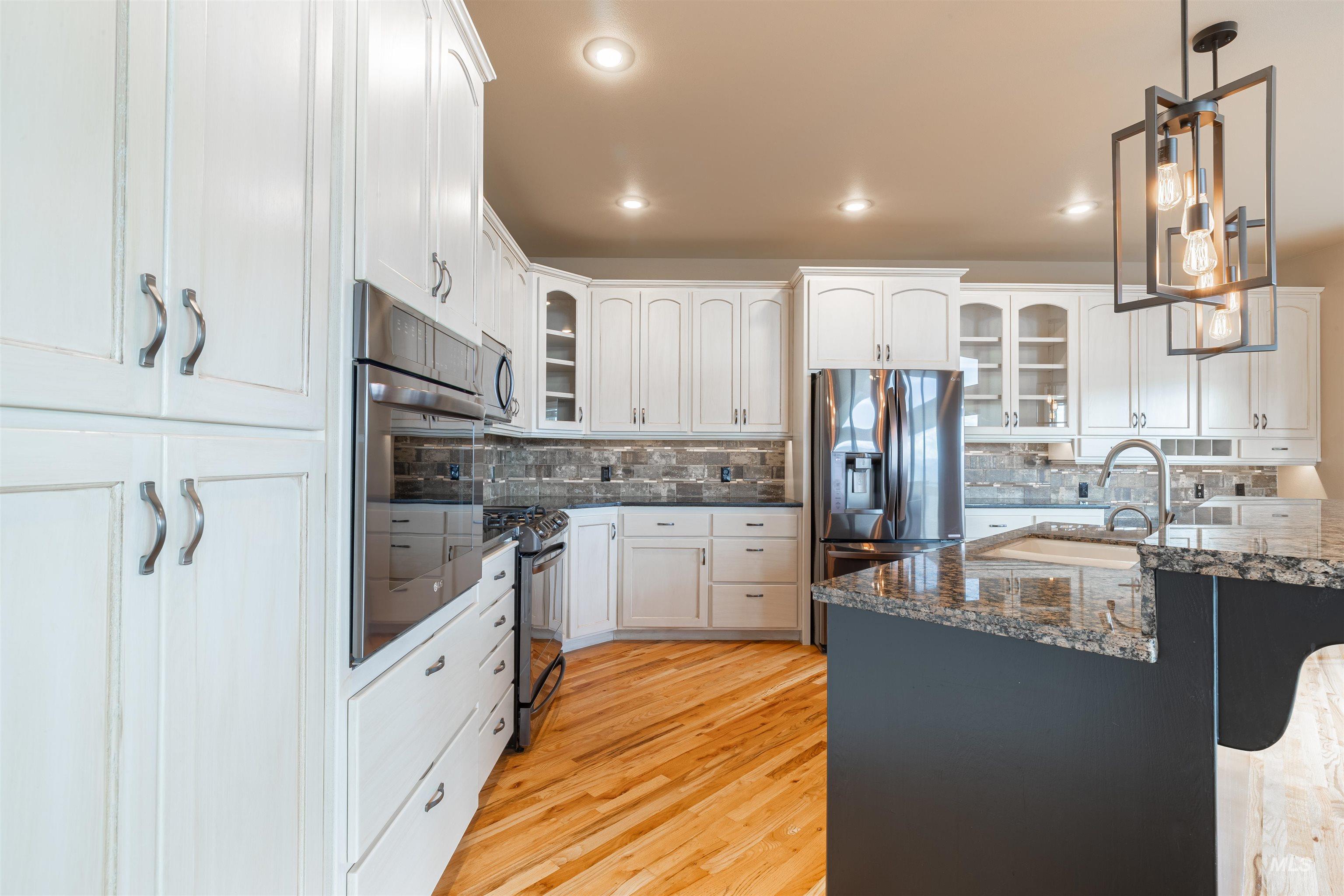 1993 & 1971 10th Ave, Clarkston, Washington 99403, 5 Bedrooms, 3.5 Bathrooms, Residential For Sale, Price $910,000, 98882172