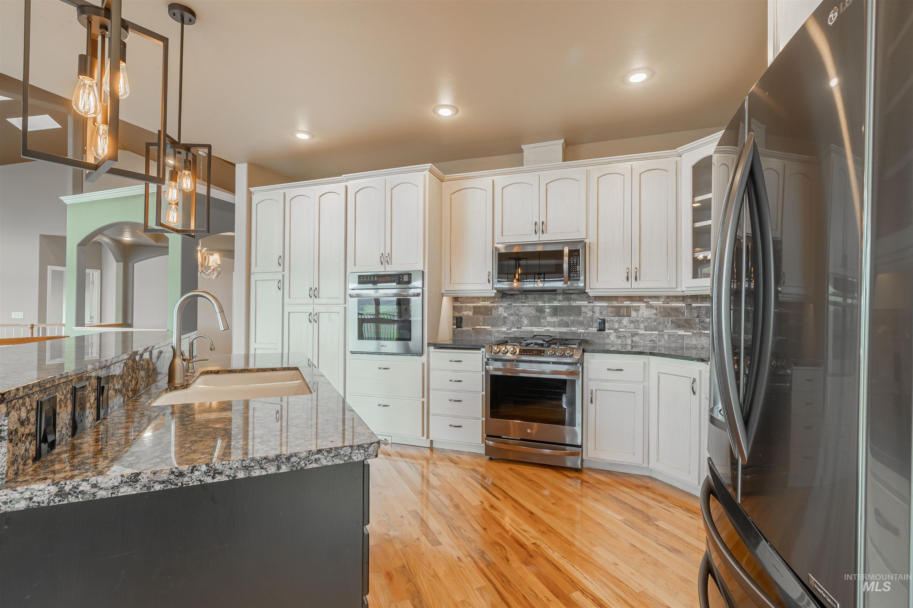 1993 & 1971 10th Ave, Clarkston, Washington 99403, 5 Bedrooms, 3.5 Bathrooms, Residential For Sale, Price $910,000, 98882172