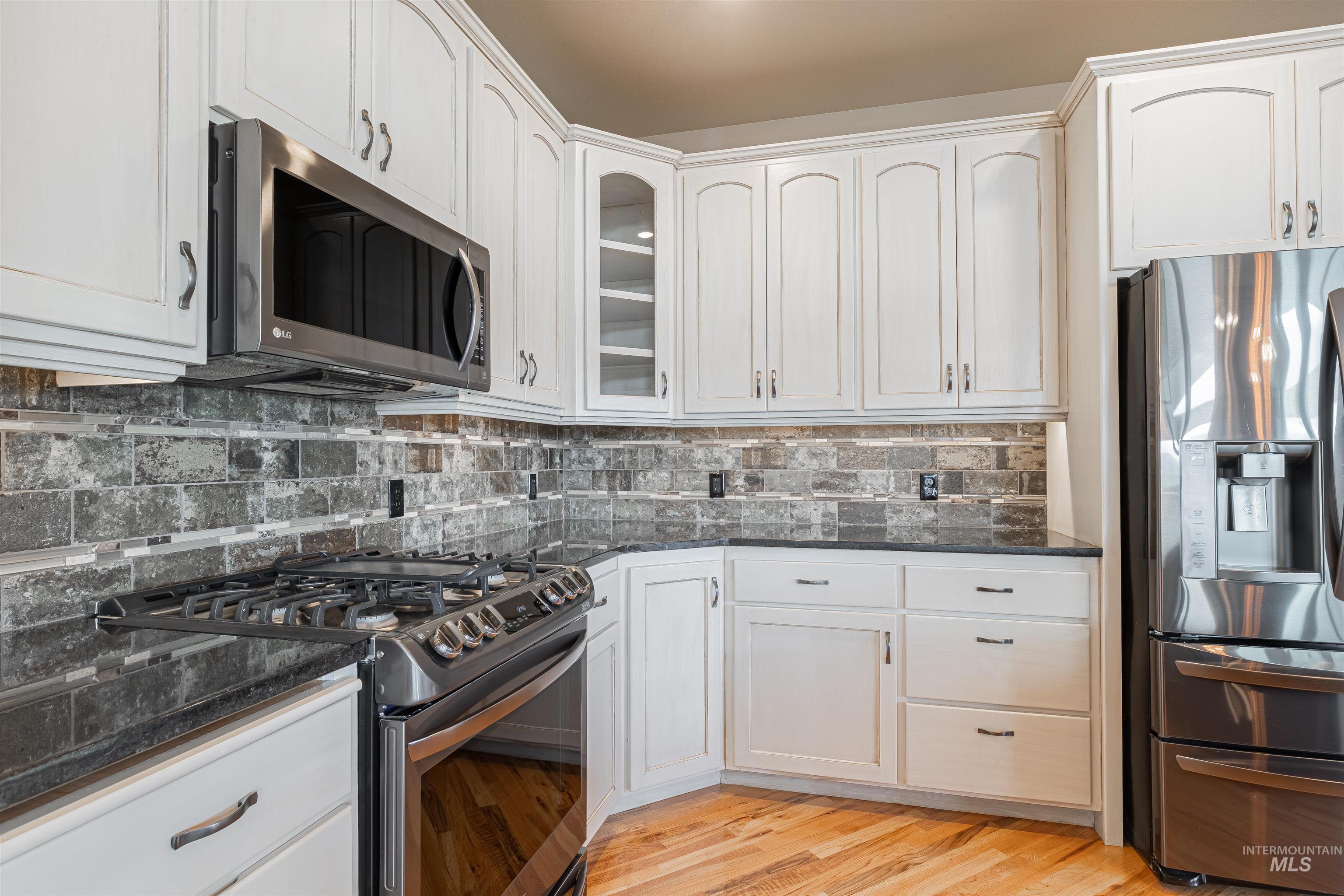 1993 & 1971 10th Ave, Clarkston, Washington 99403, 5 Bedrooms, 3.5 Bathrooms, Residential For Sale, Price $910,000, 98882172